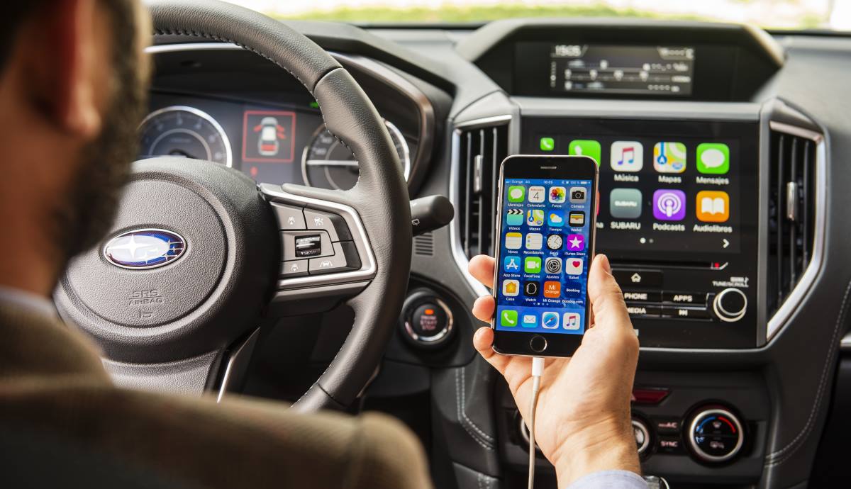 Por qué no deberías jamás cargar tu teléfono móvil en el USB del coche, te lo contamos