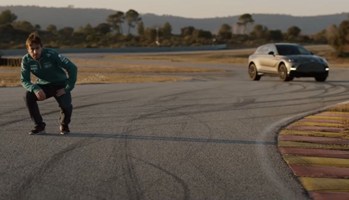 Fernando Alonso pone a prueba al nuevo Aston Martin DBX, es el mejor SUV del momento