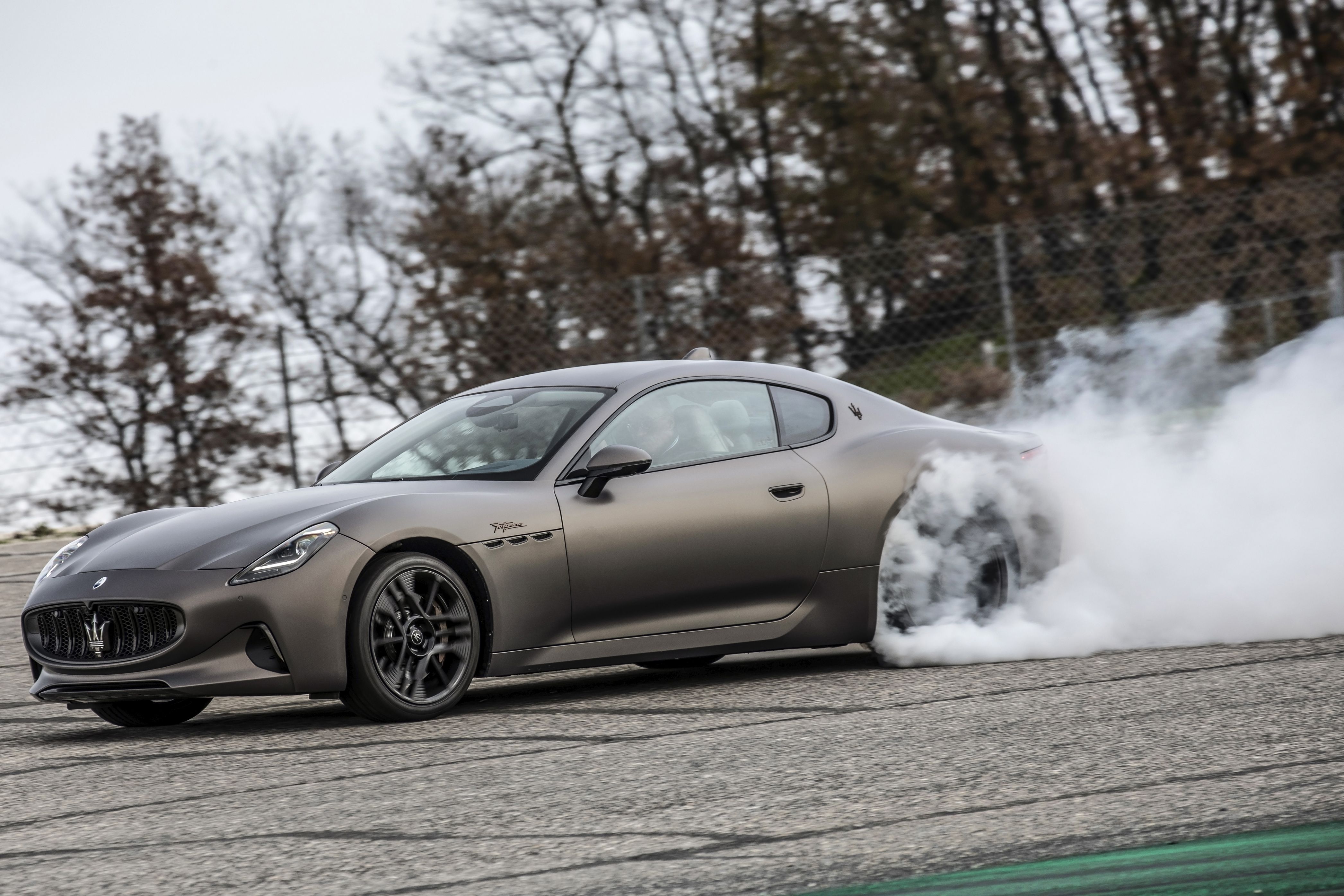 21062 MaseratiGranTurismoFolgoreCopperGlance