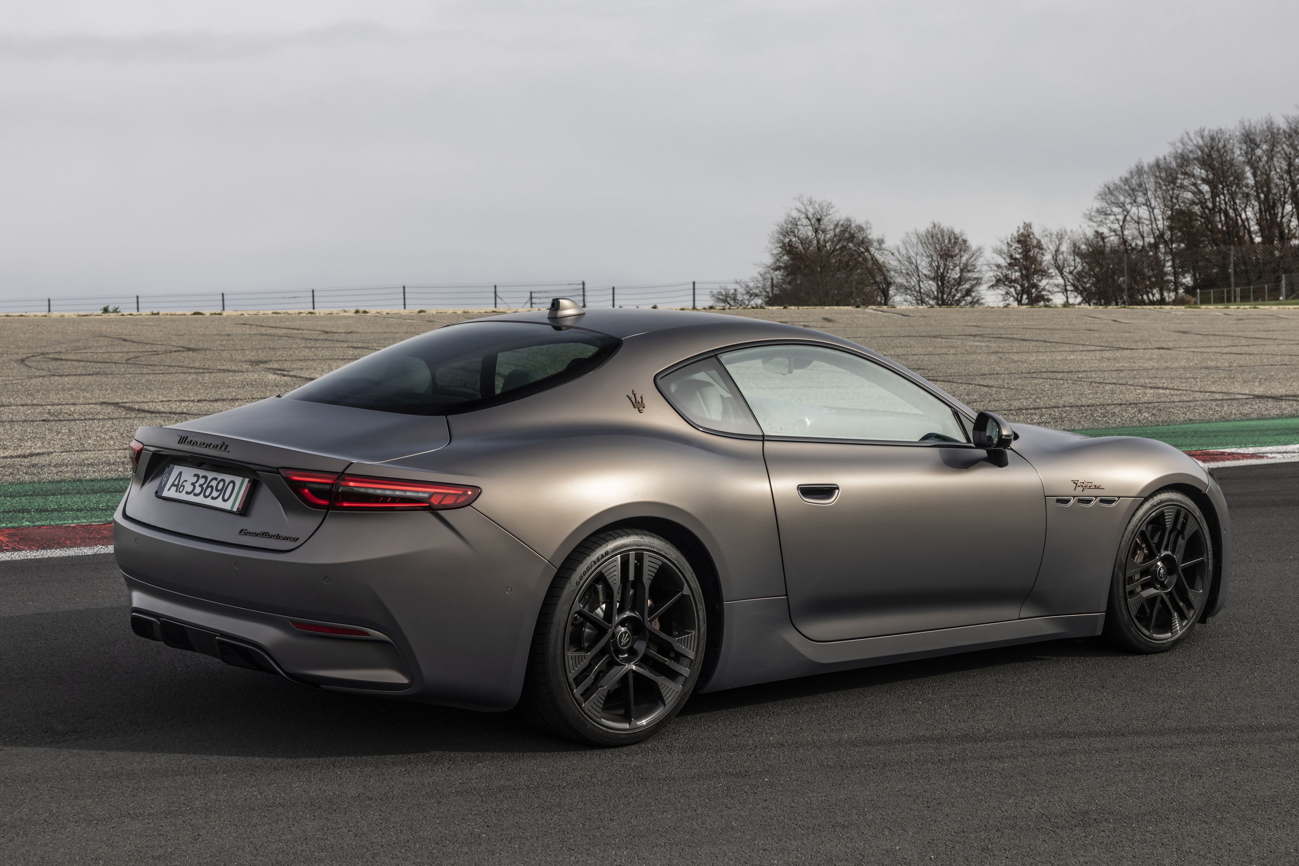 21064 MaseratiGranTurismoFolgoreCopperGlance