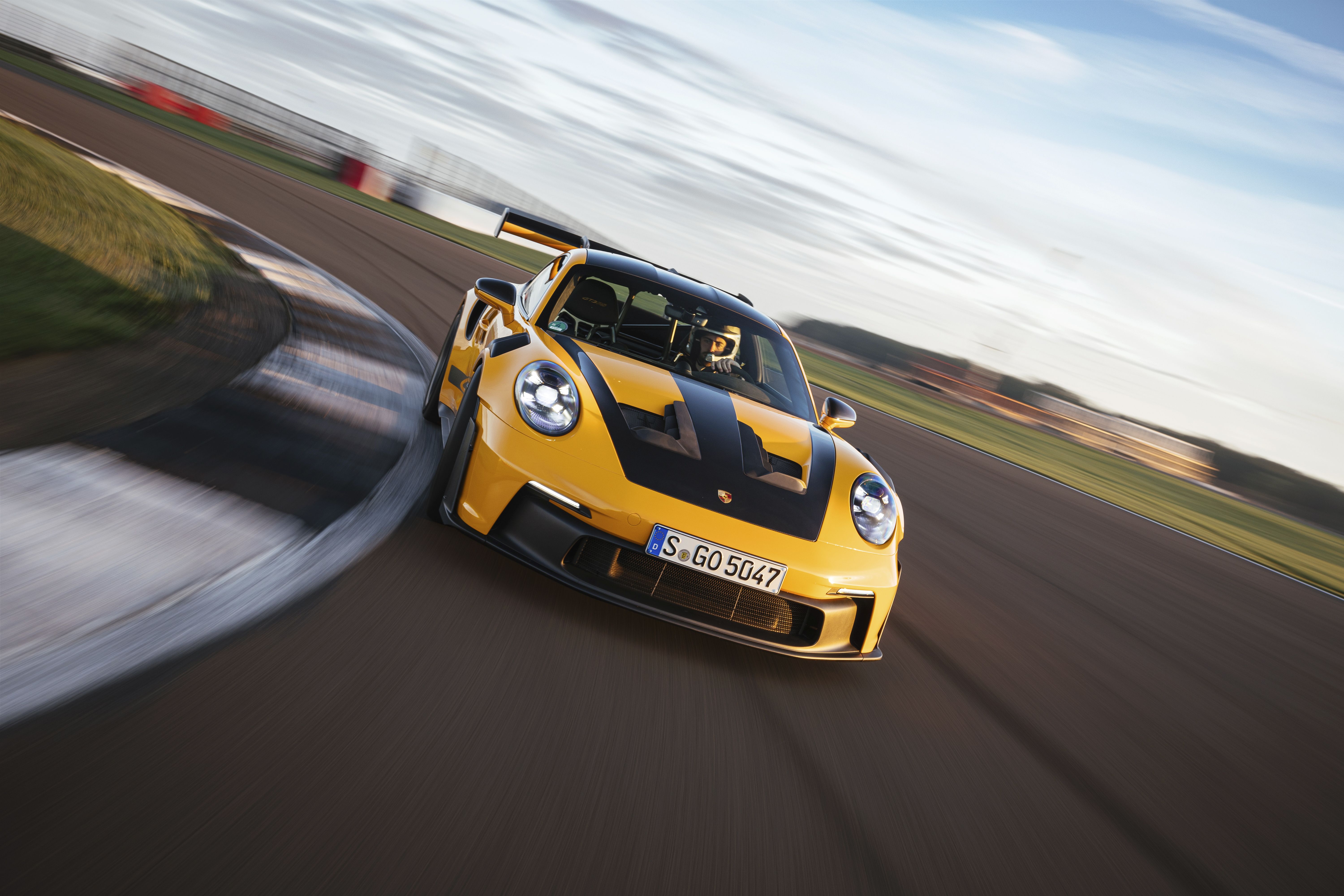 PORSCHE 911 GT3 RS (1)
