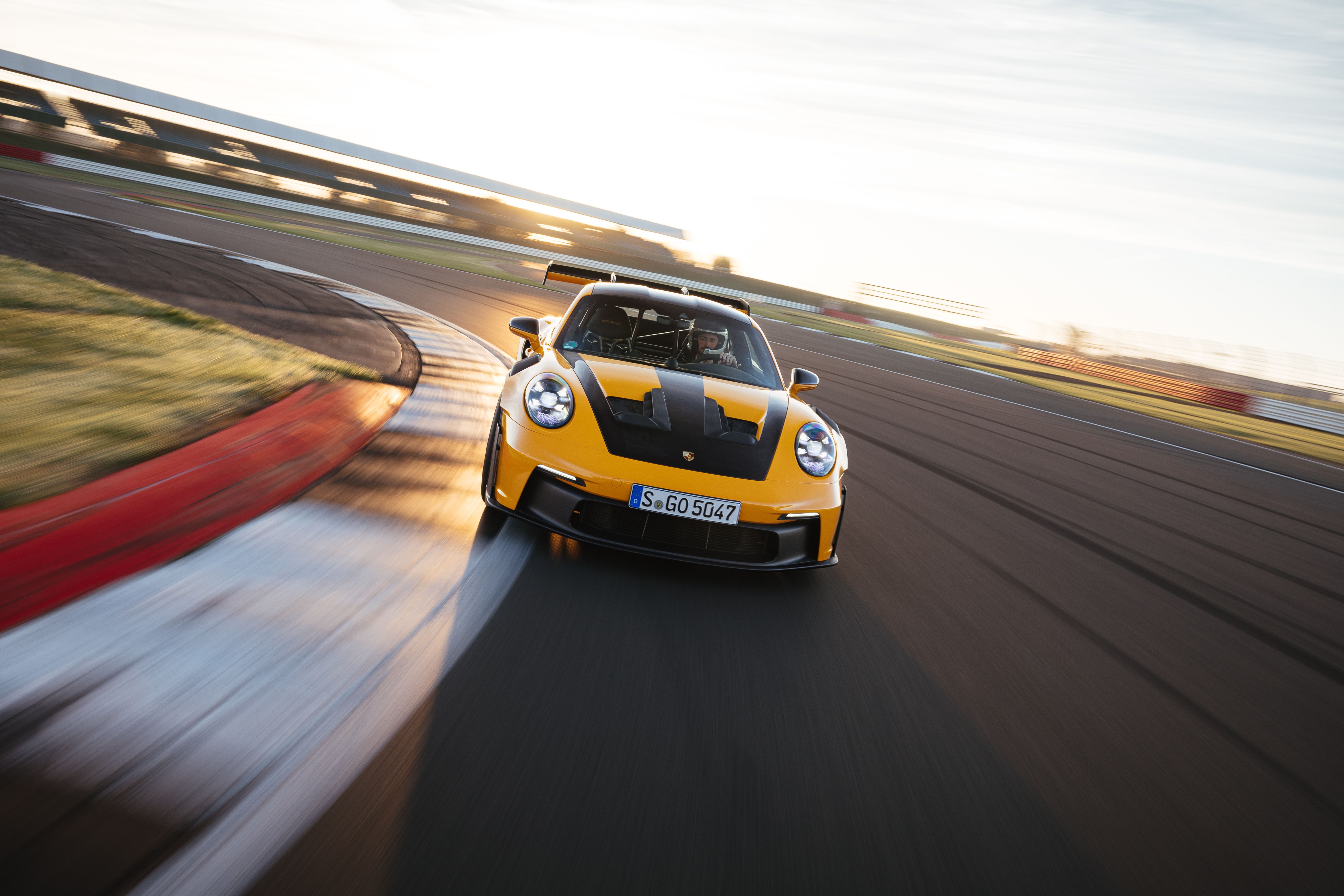 PORSCHE 911 GT3 RS (3)
