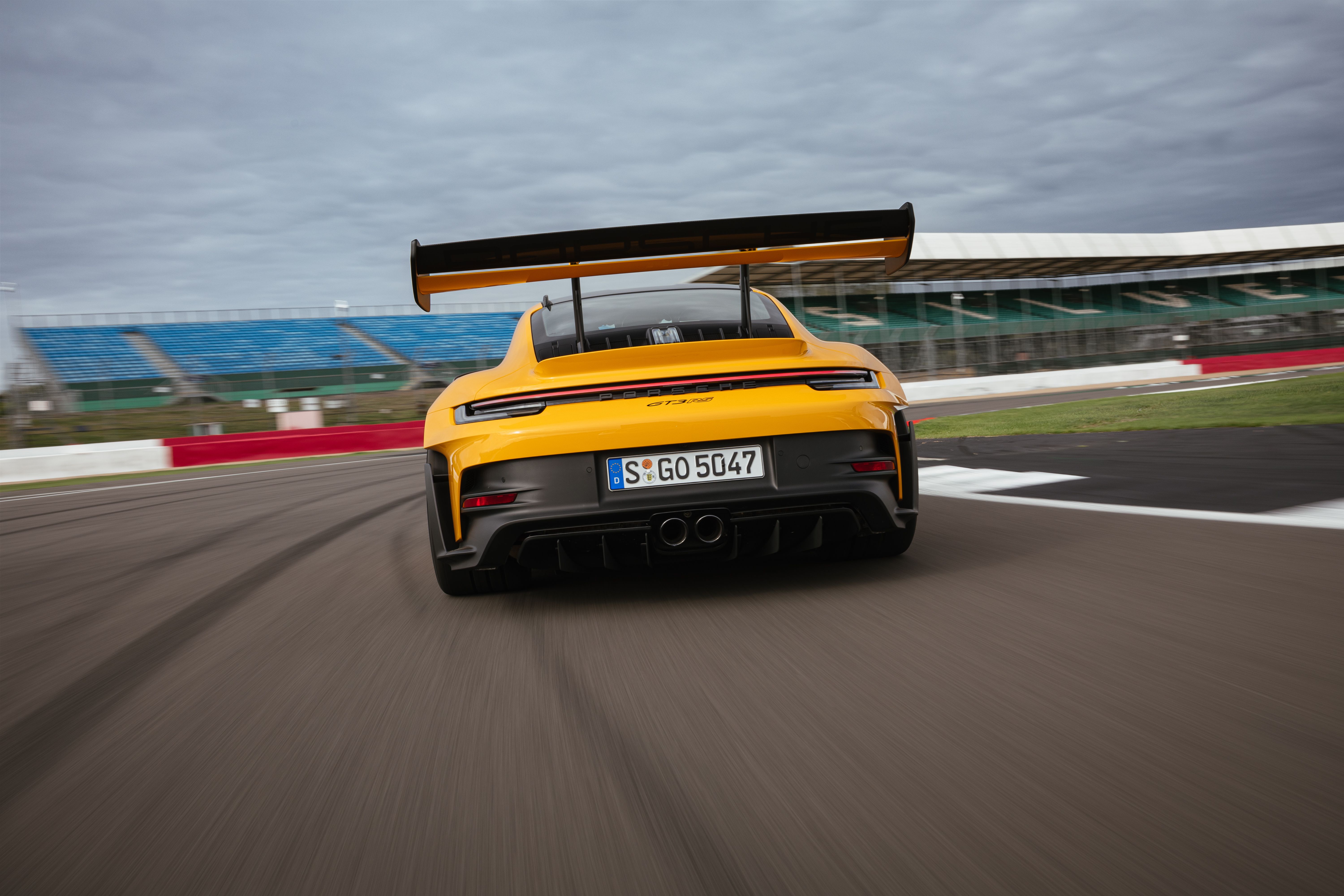 PORSCHE 911 GT3 RS (6)