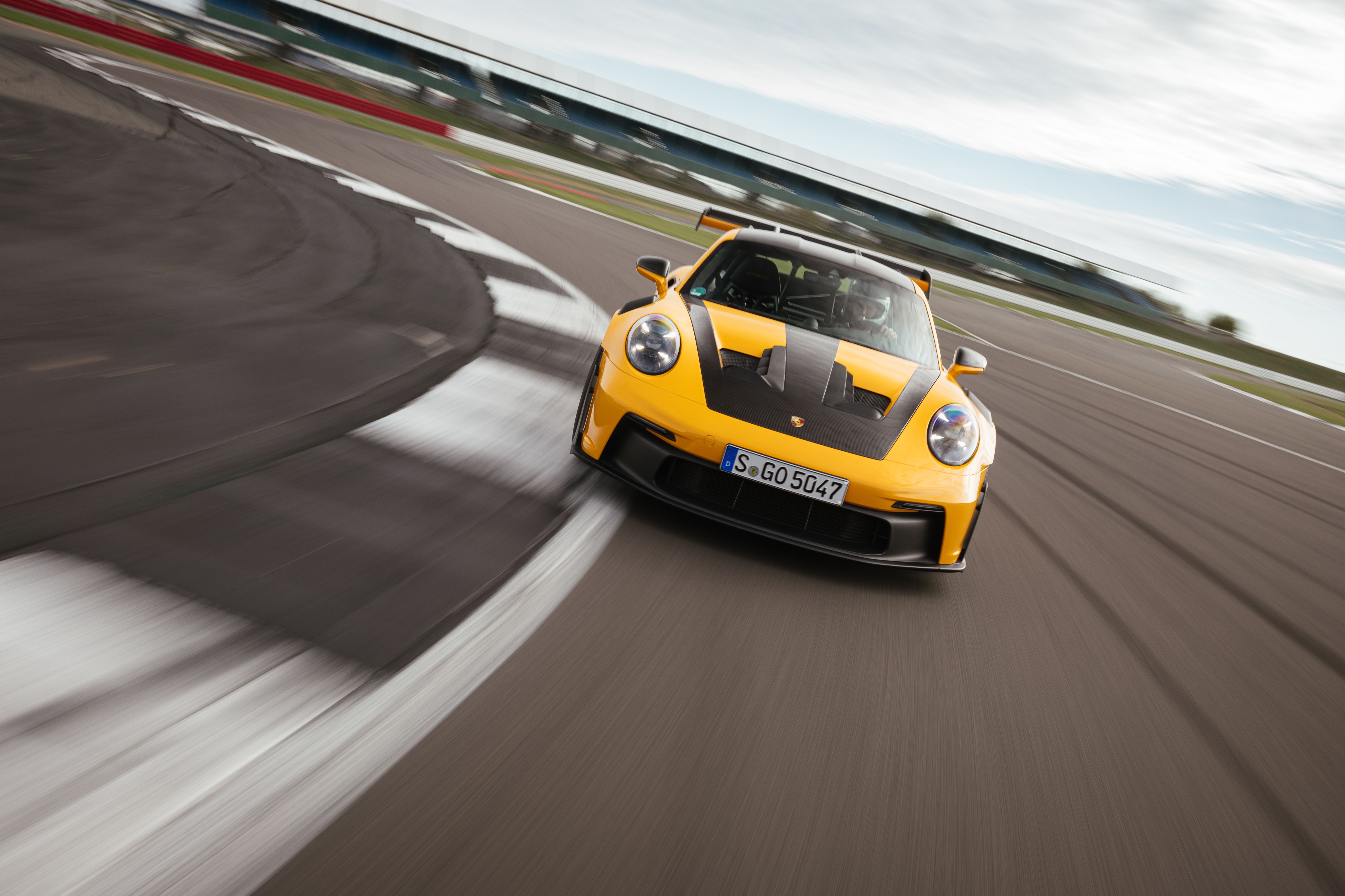 PORSCHE 911 GT3 RS (7)