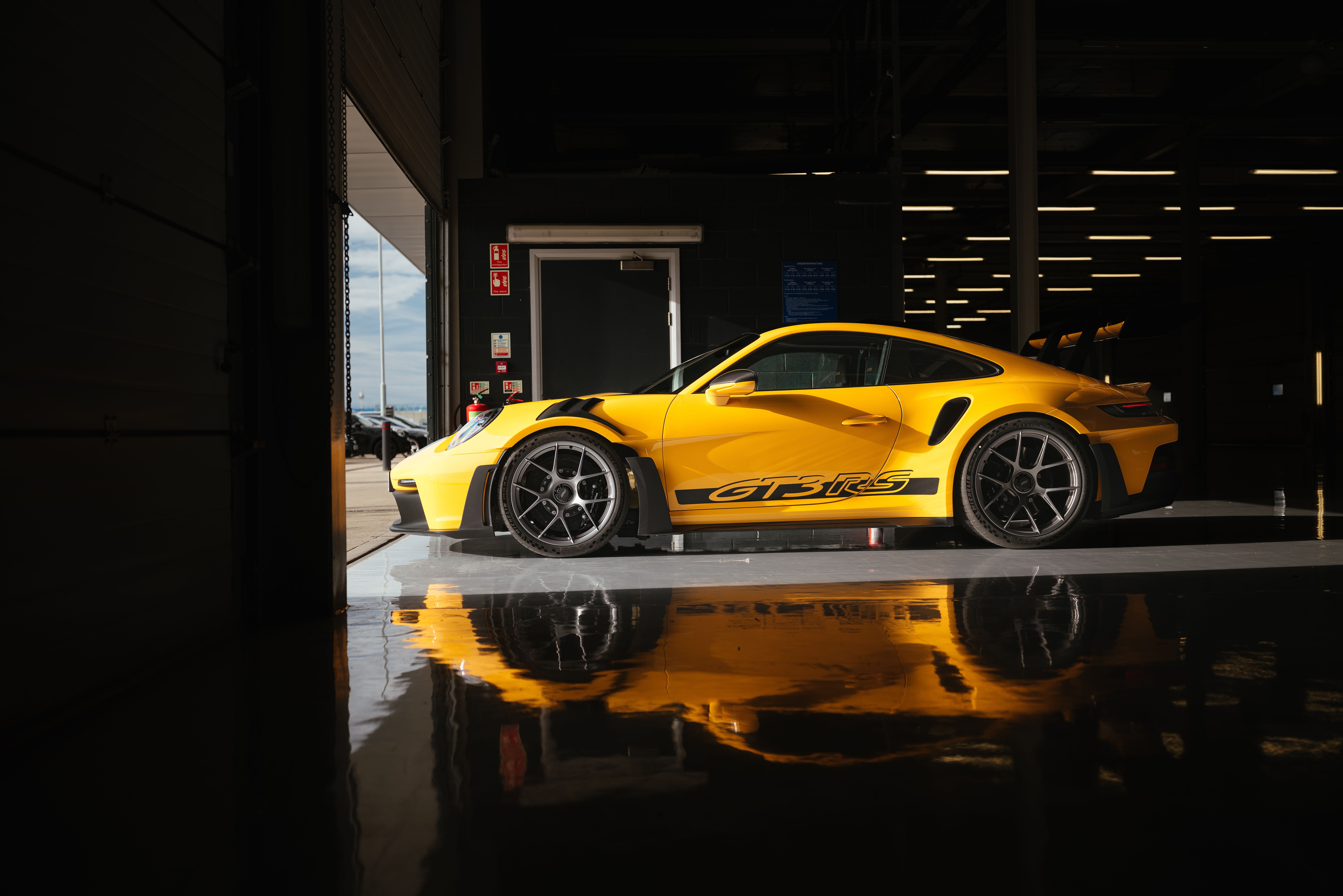PORSCHE 911 GT3 RS (11)