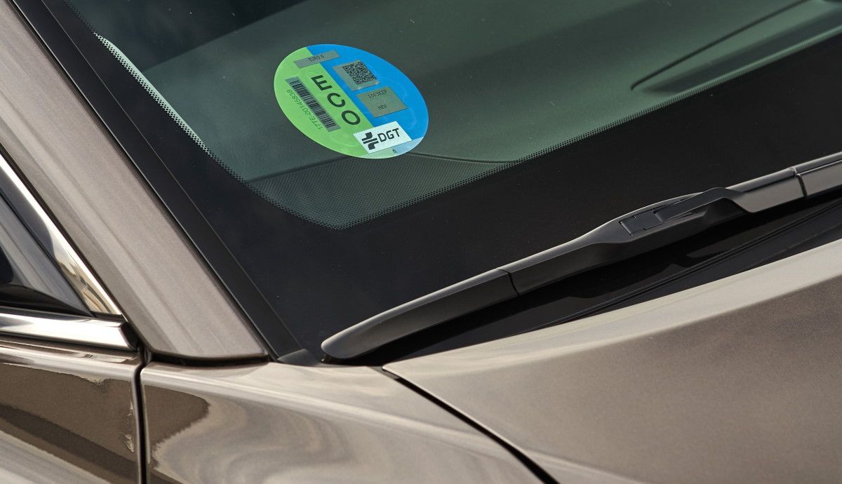 Dónde conseguir la etiqueta de la DGT de tu coche