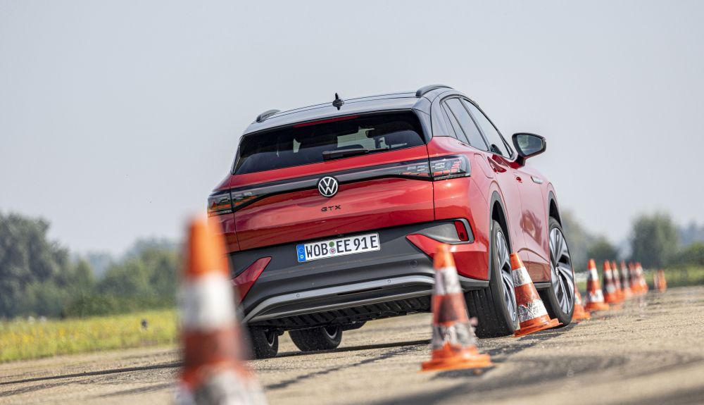 vw id 4 gtx 4motion ah 11 1 1000x575