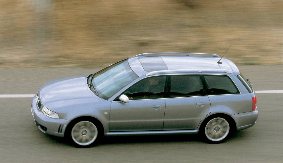 Audi RS4 Avant 2000 4