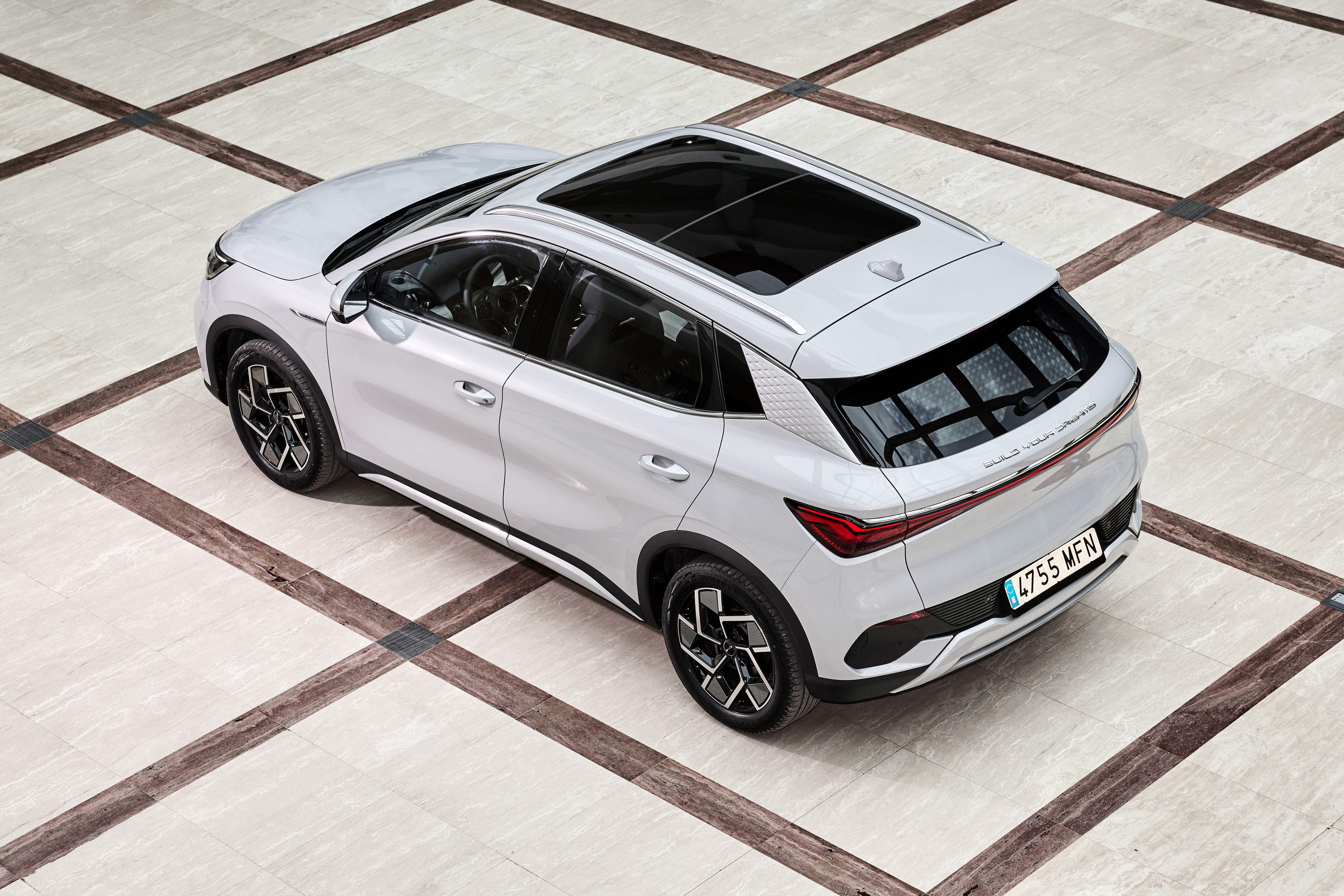 El BYD ATTO 3 será el SUV eléctrico compacto que la marca china venderá en españa por 41.400 euros. 
