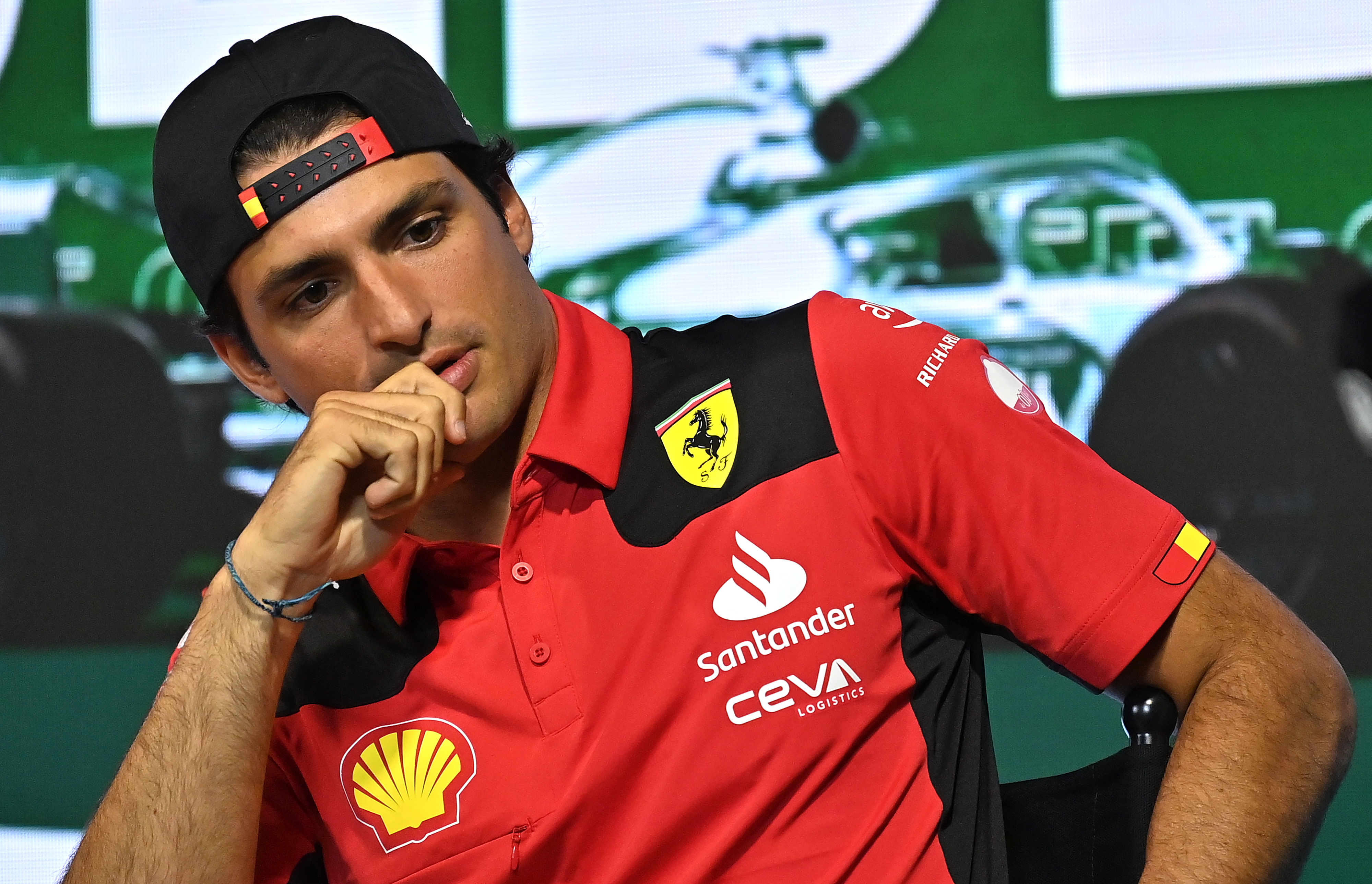 Carlos Sainz: "Va a ser difícil cerrar la brecha con Red Bull; es superior en todo"