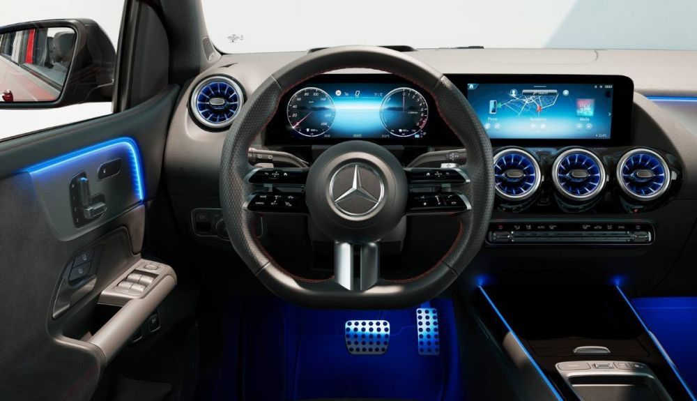 interior del mercedes clase b 2023 1 1000x575