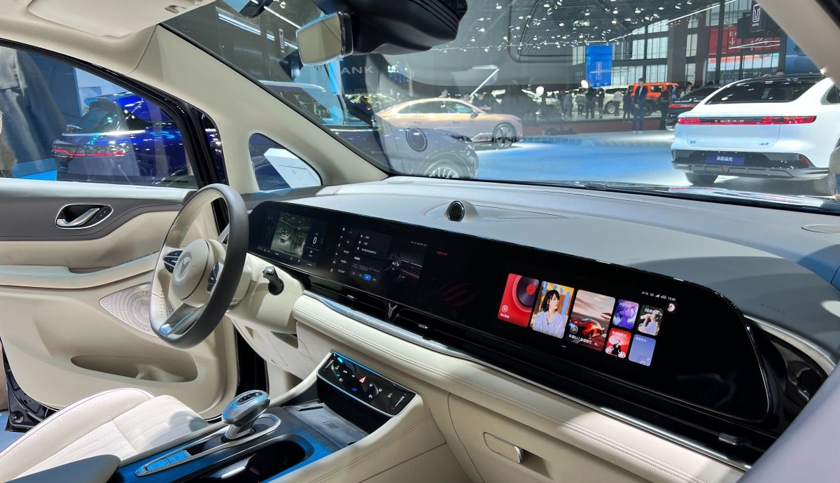 Te comprarías un coche de marca china, Mira cuántos españoles sí lo contemplan