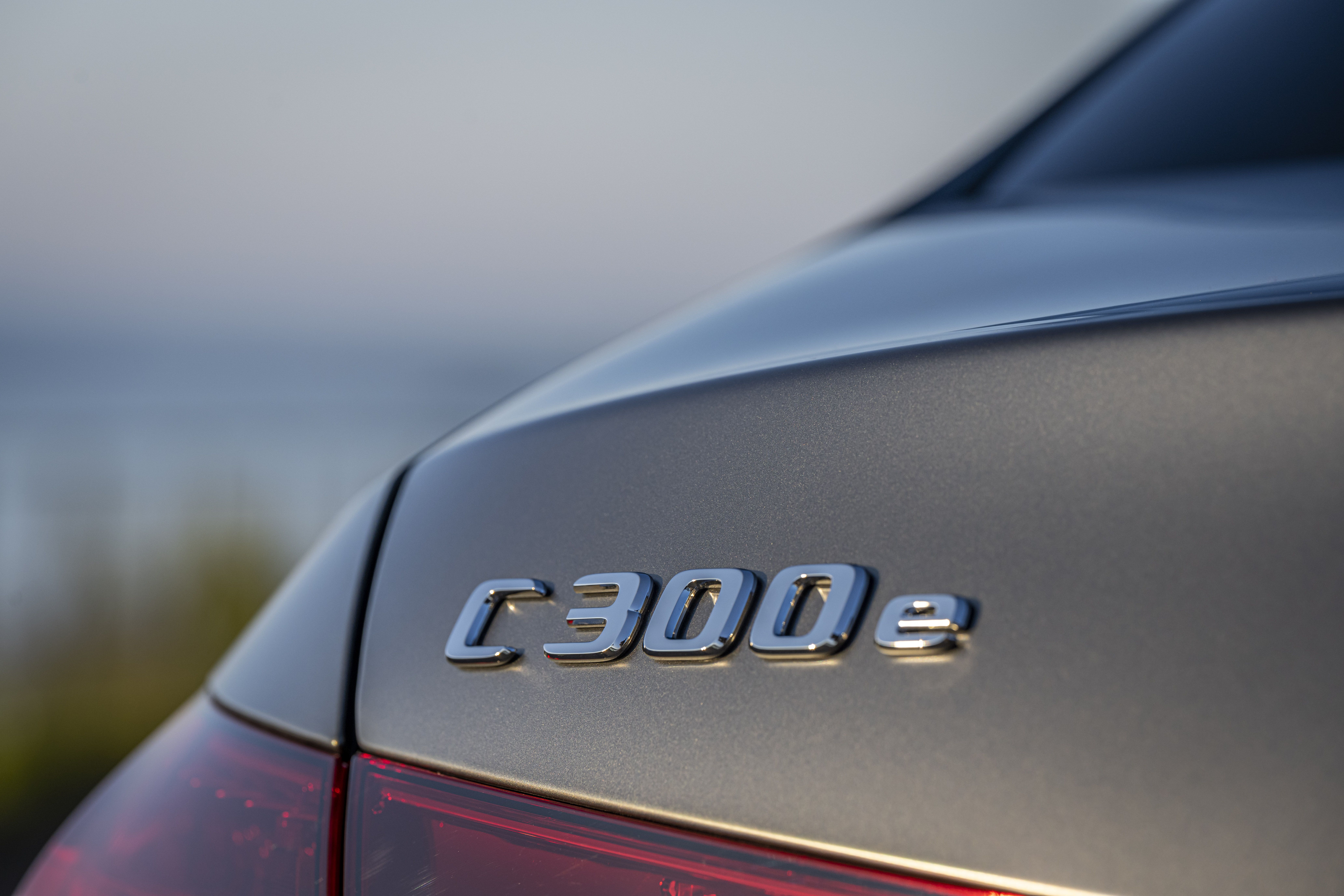 ¿Interesa hoy comprar un coche híbrido enchufable o no?