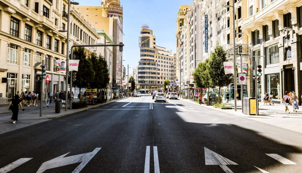 Cuidado si ya circulas por alguna de estas áreas ZBE sin etiqueta de la DGT