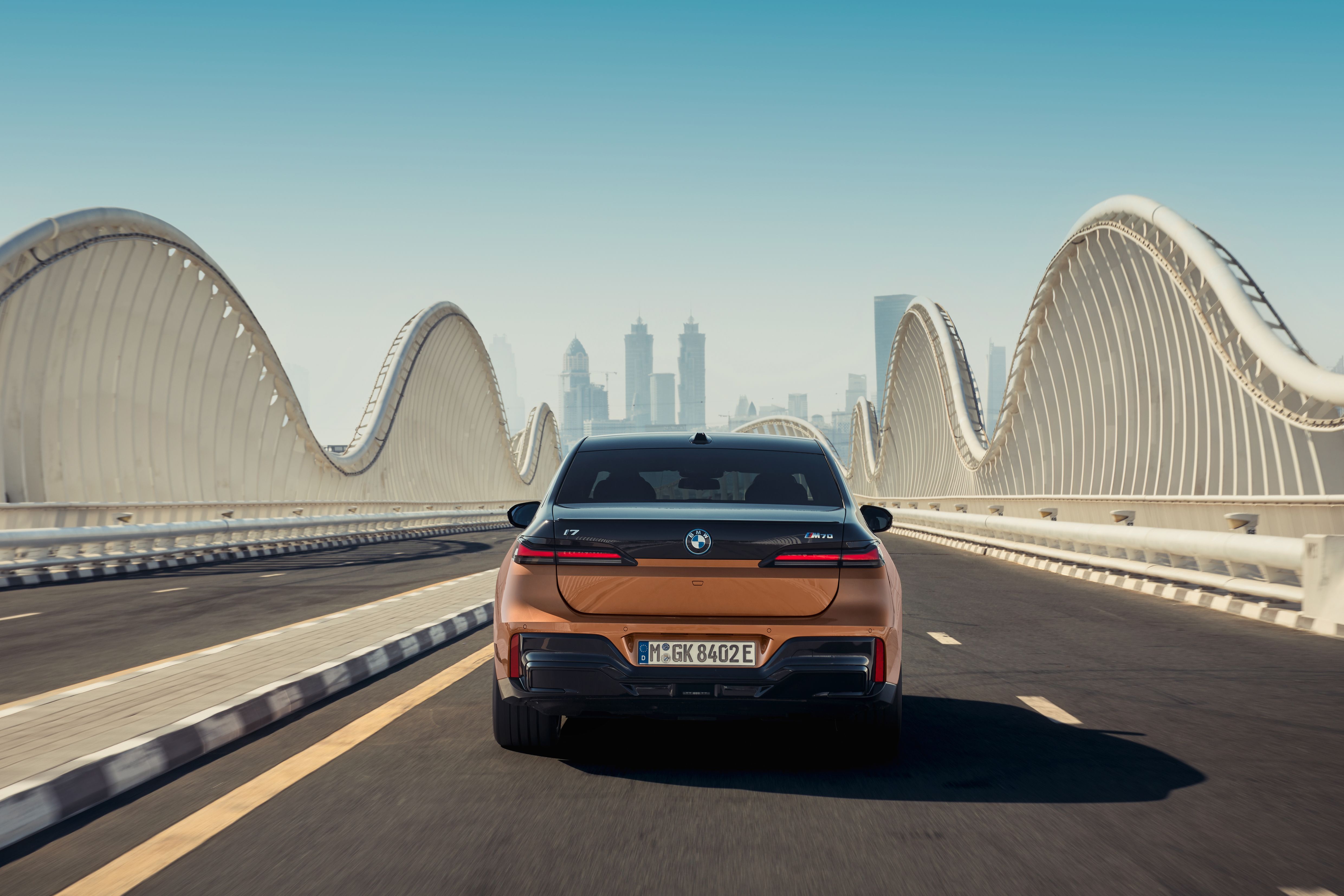 BMW i7 M70