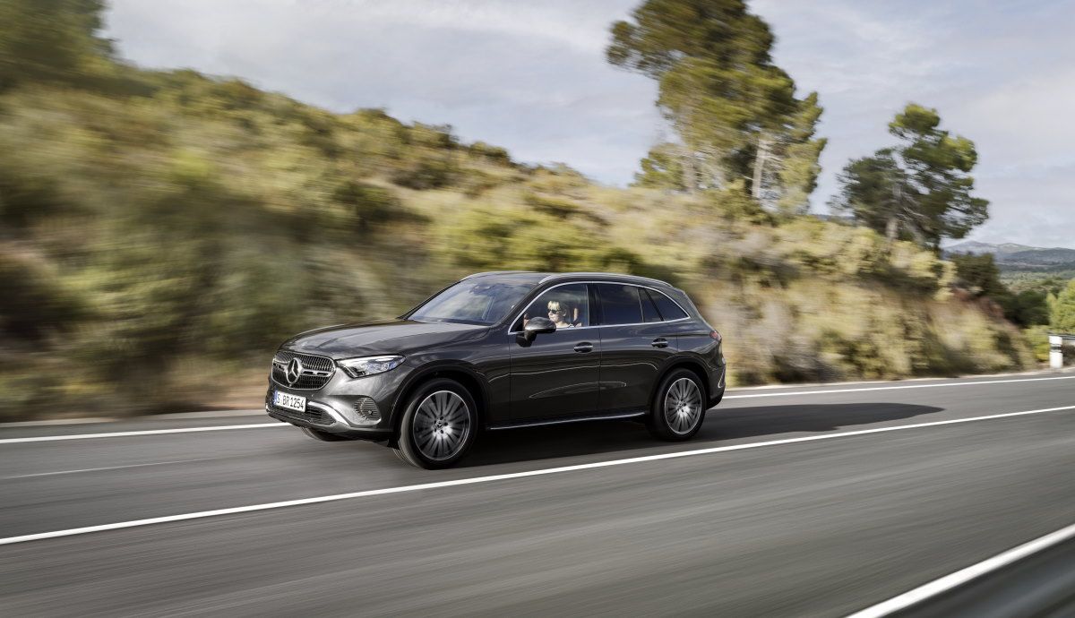 Los 10 coches y SUV híbridos enchufables que ya puedes comprar con más autonomía