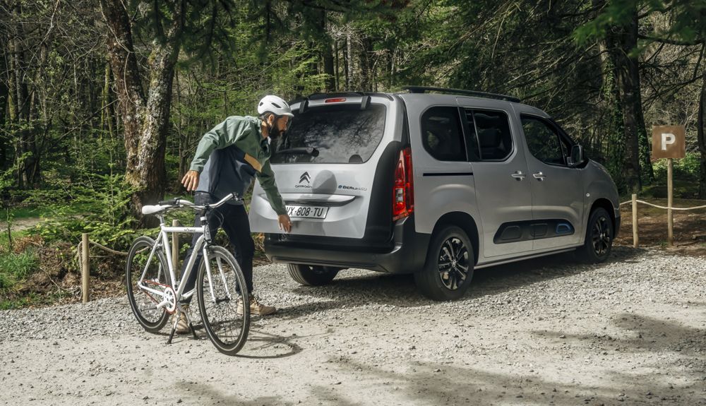 El Citroën Berlingo se ha hecho merecedor del apelativo ludospace por su fusión de coche de trabajo y de ocio. El Citroën Berlingo se ha hecho merecedor del apelativo ludospace por su fusión de coche de trabajo y de ocio.