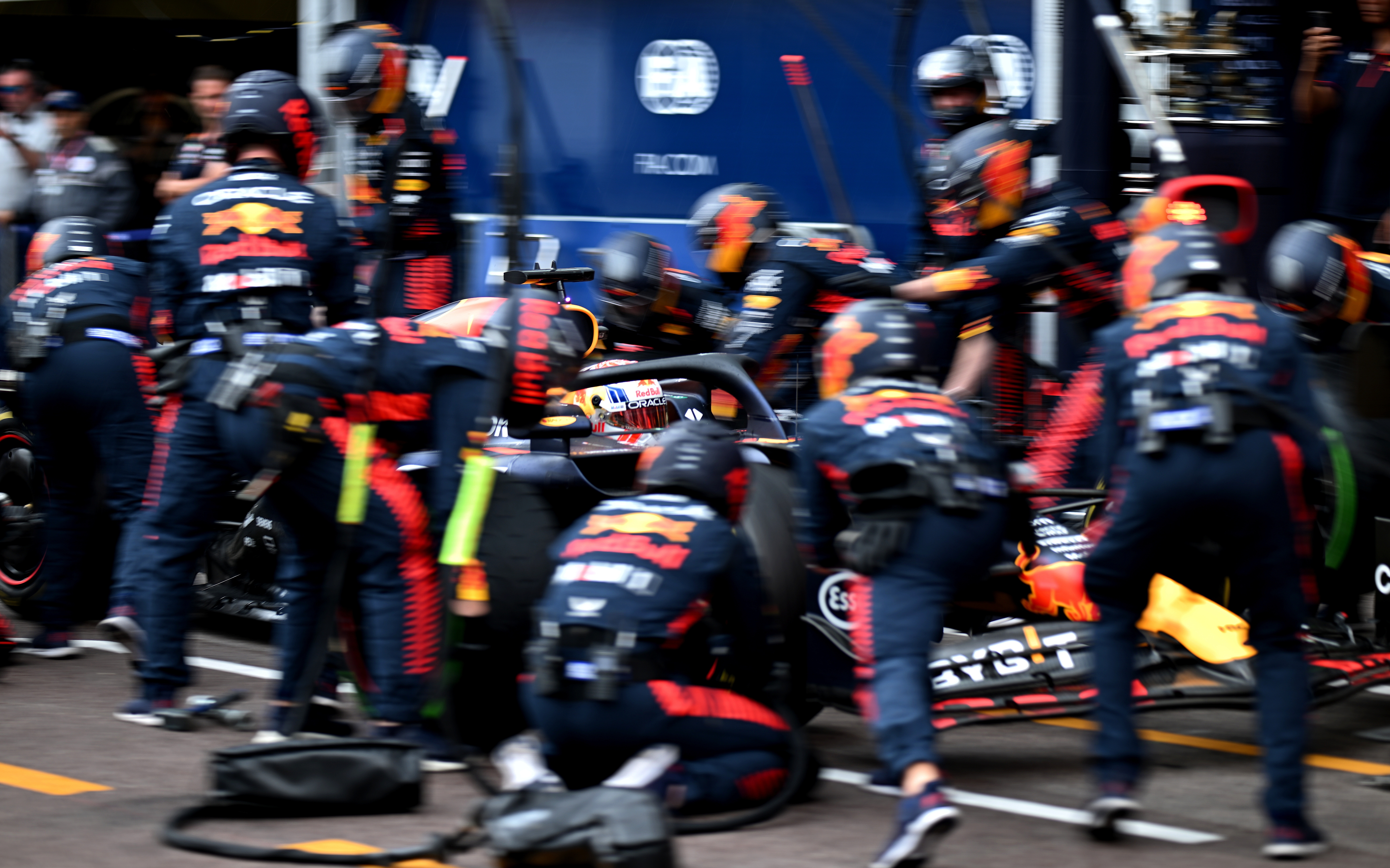 Verstappen, más líder al ganar en Mónaco por delante de Fernando Alonso, segundo