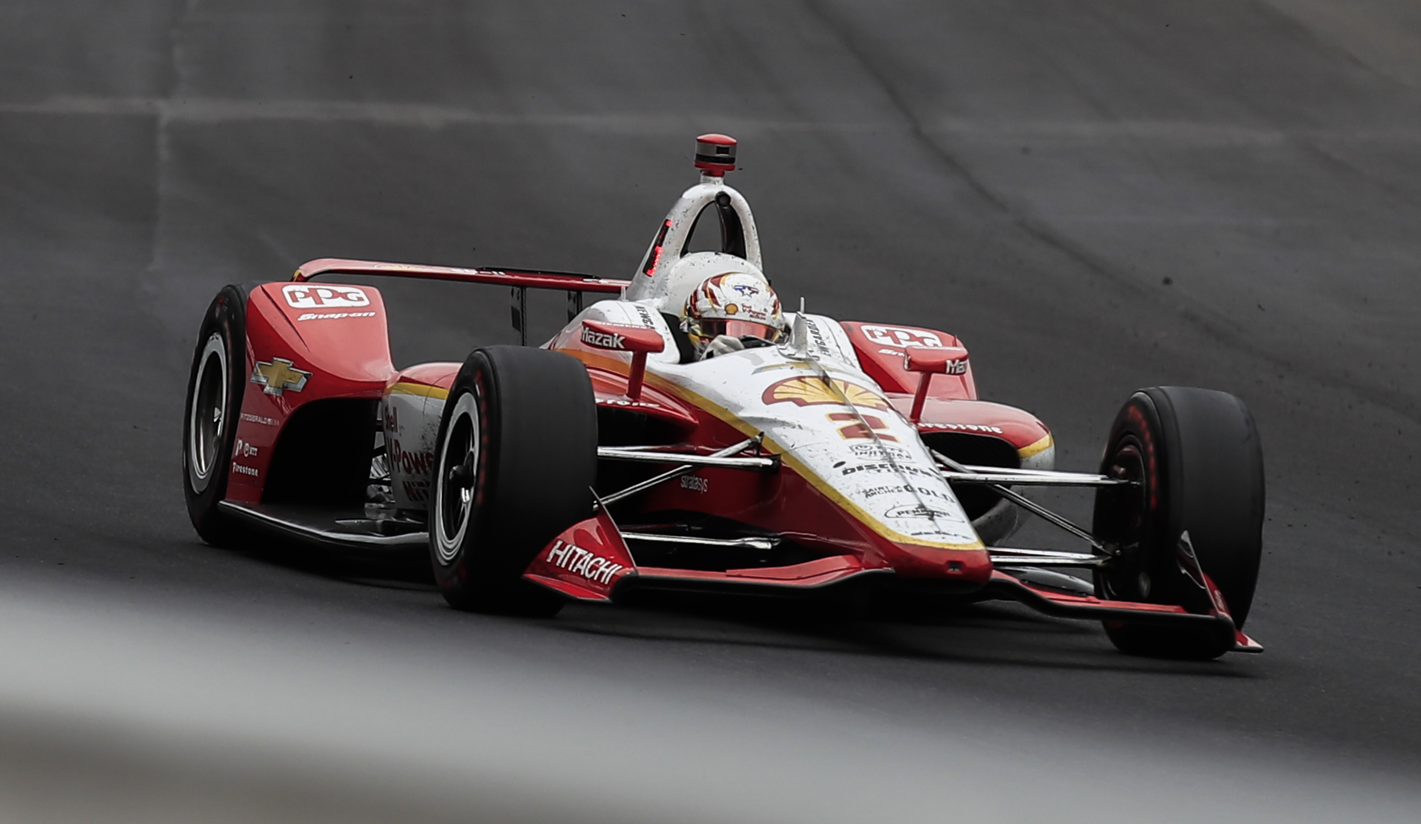 Newgarden gana las 500 millas en un final con múltiples accidentes; Palou acabó cuarto pero es líder