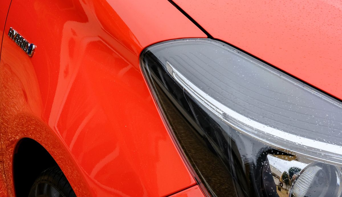 Es uno de los mejores coches híbridos del mercado y ahora mejora en todo