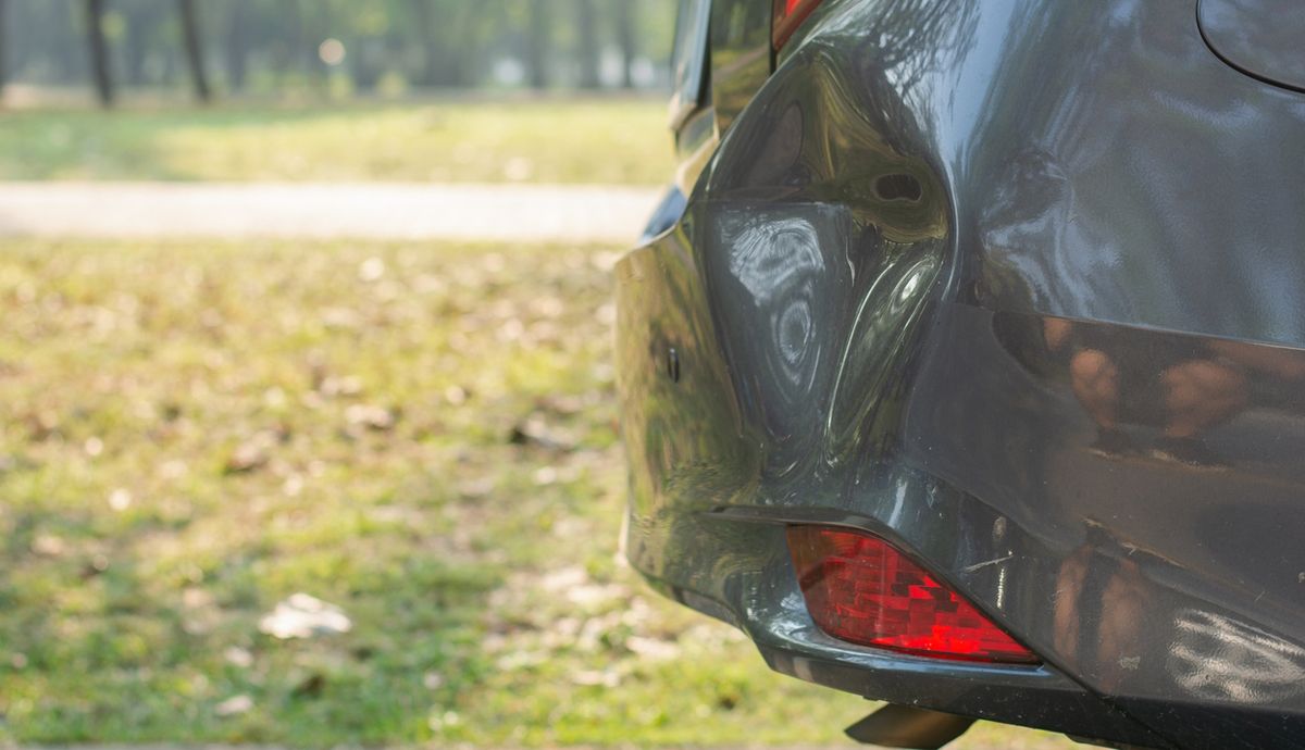 Arregla así tu coche con agua hirviendo y un vibrador: el vídeo con 1,2 millones de reproducciones