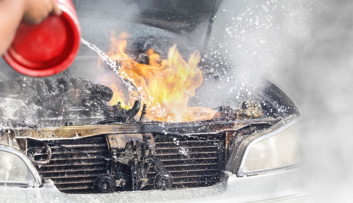 El riesgo de incendio que afecta a 9.000 coches y del que alerta ya la OCU