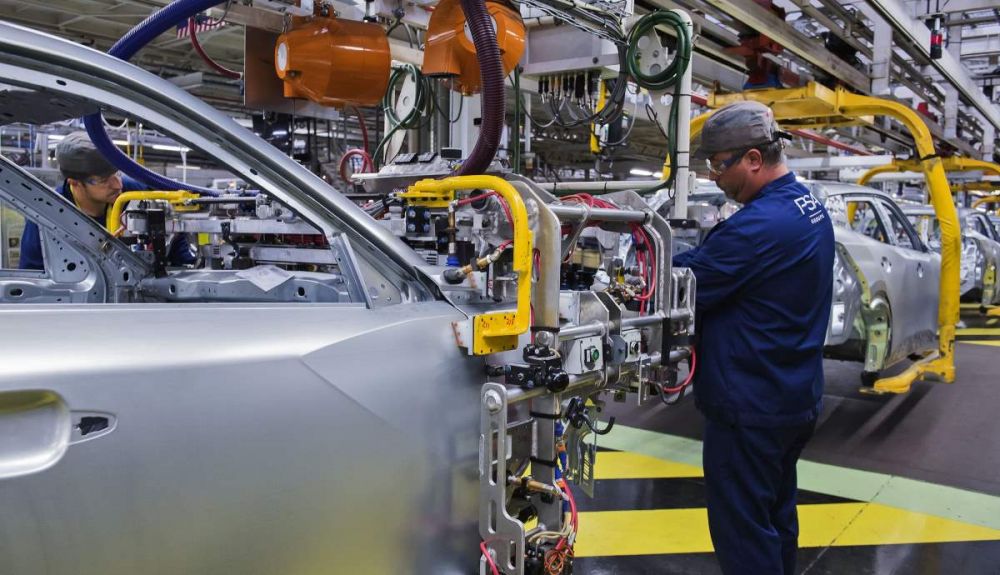 Guerra entre Francia y España por la producción de coches eléctricos, el Peugeot e 208, a Zaragoza Guerra entre Francia y España por la producción de coches eléctricos, el Peugeot e 208, a Zaragoza
