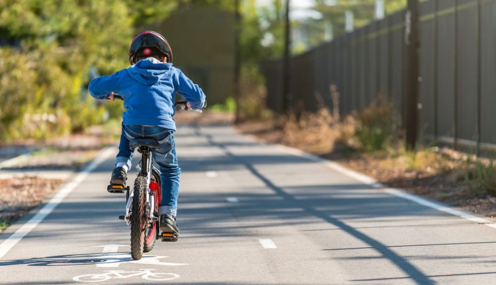 Niño en bici Niño en bici