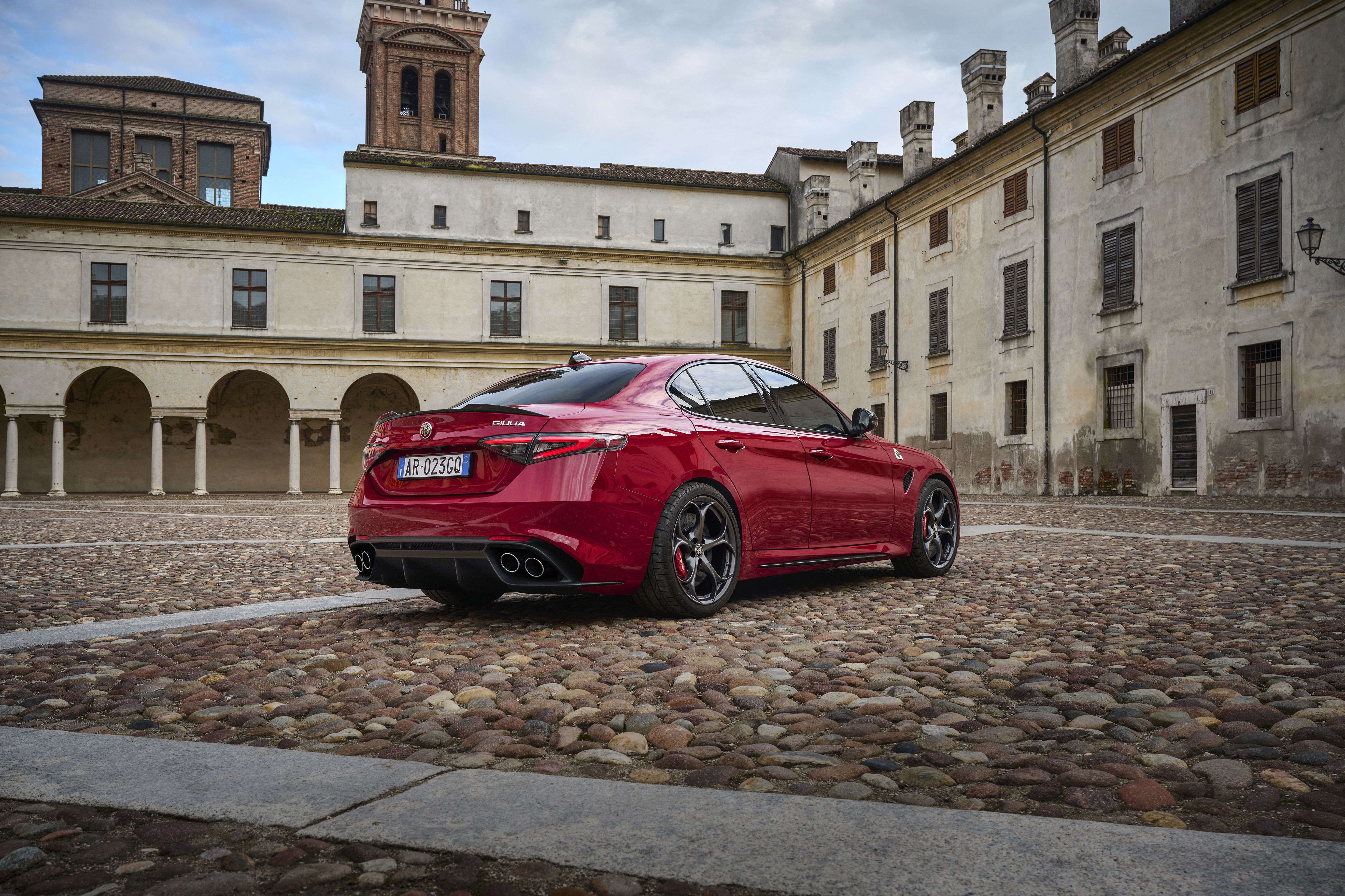 Alfa Romeo Guilia Quadrifoglio 2024 (2)