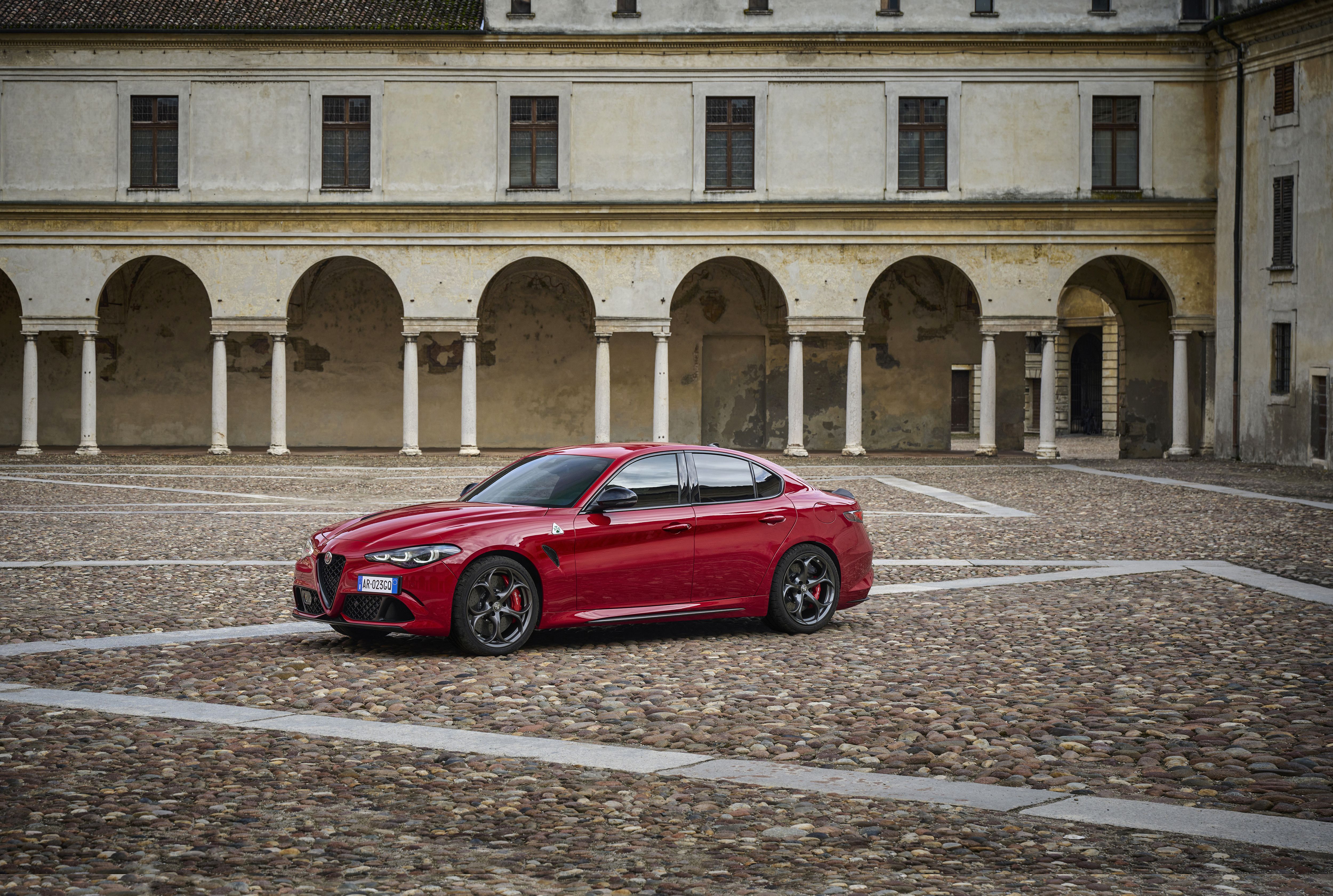 Alfa Romeo Guilia Quadrifoglio 2024 (3)