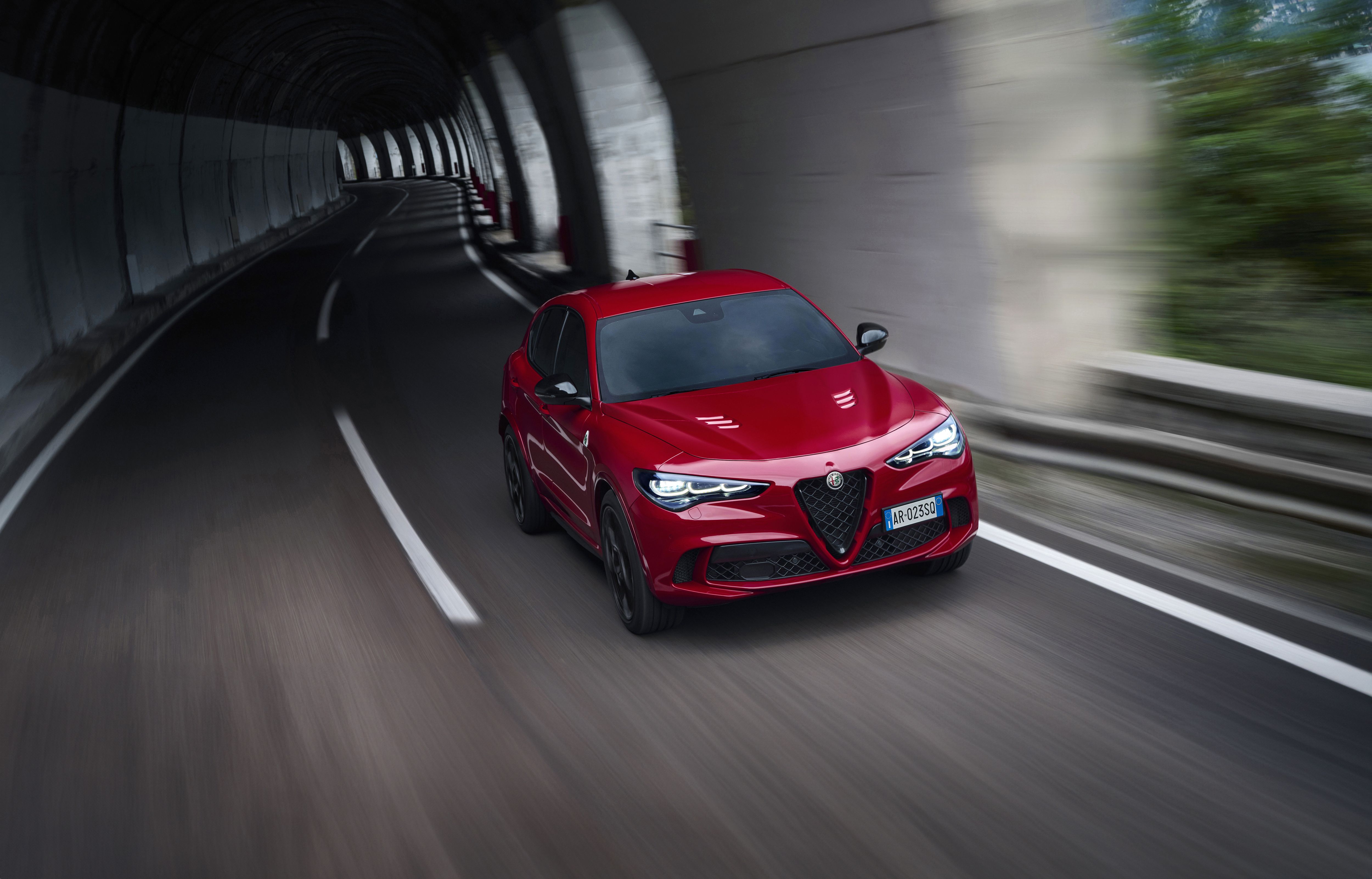 Alfa Romeo Stelvio Quadrifoglio 2024 (2)