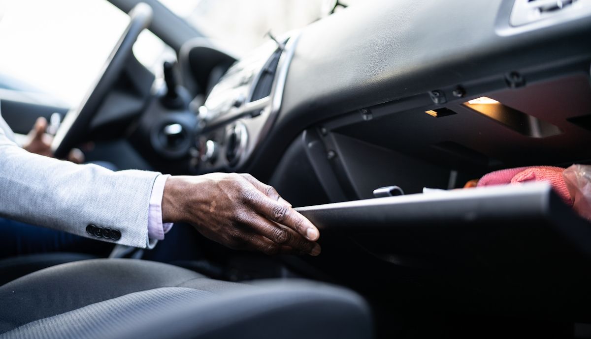 Esconde así en tu coche un localizador GPS para conocer siempre dónde está y evitar robos