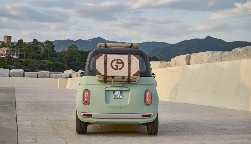 Fiat Topolino por detrás con un toque fuertemente vintage Fiat Topolino por detrás con un toque fuertemente vintage