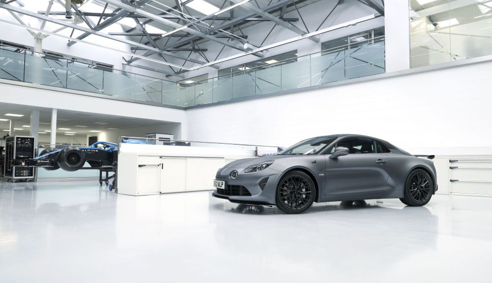 Nunca está de más agradecer a los que trabajan día sí y día también en la fabricación de estos coches