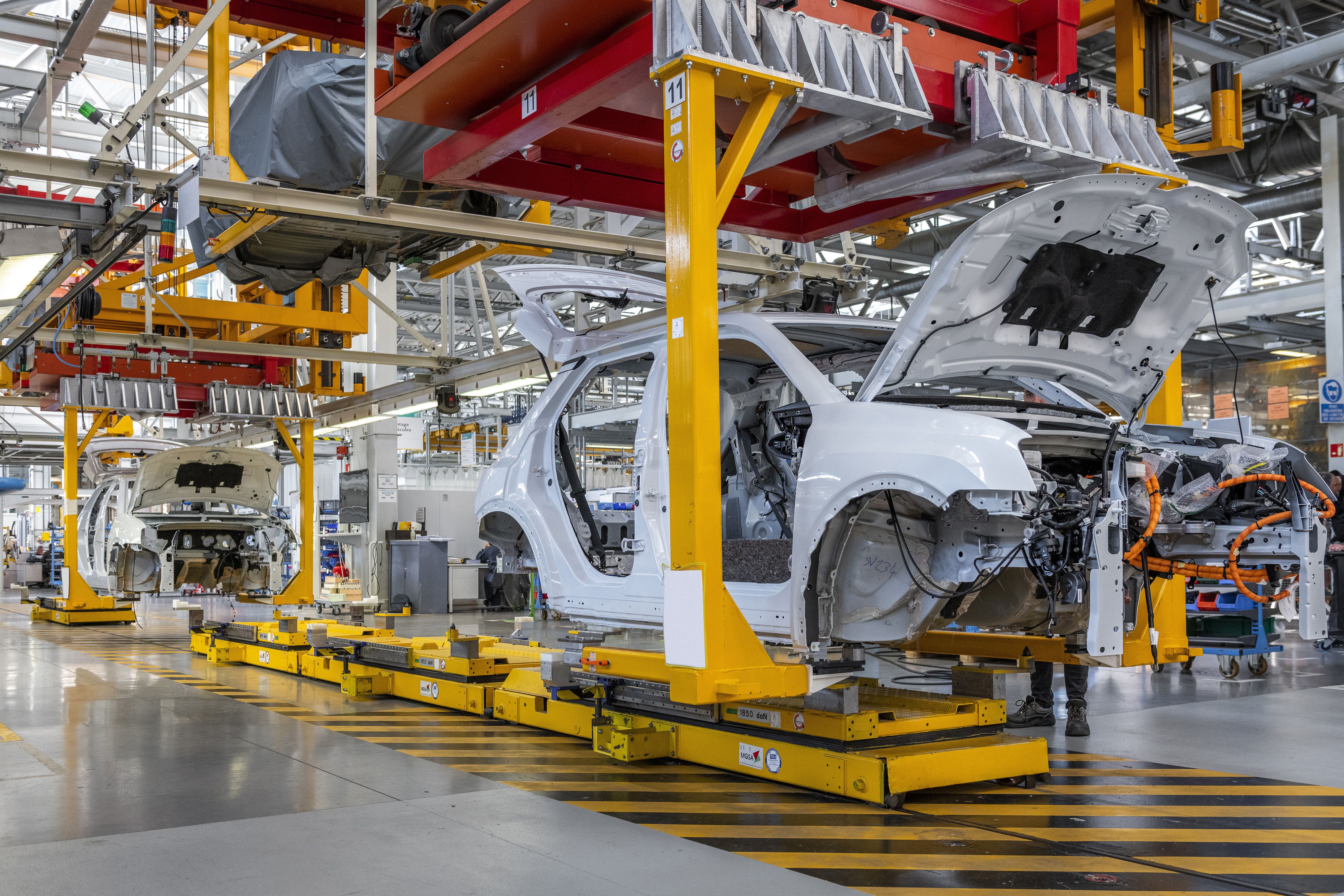 Así son los primeros prototipos que anticipan el futuro Renault 5 eléctrico
