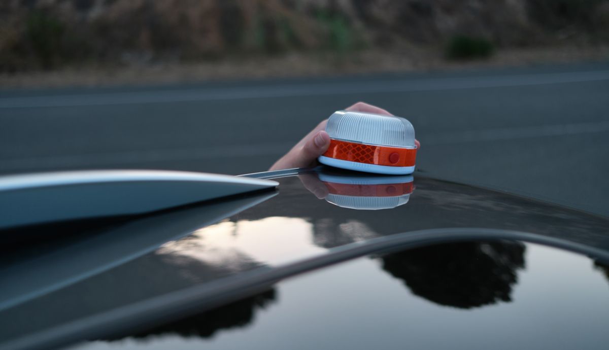 El nuevo elemento que sustituye a los triángulos de emergencia en el coche está ahora en oferta