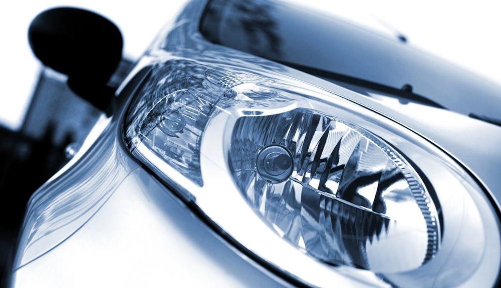 Ir con alguna luz fundida por la noche peude ser algo muy peligroso, tanto para ti como para los demás conductores