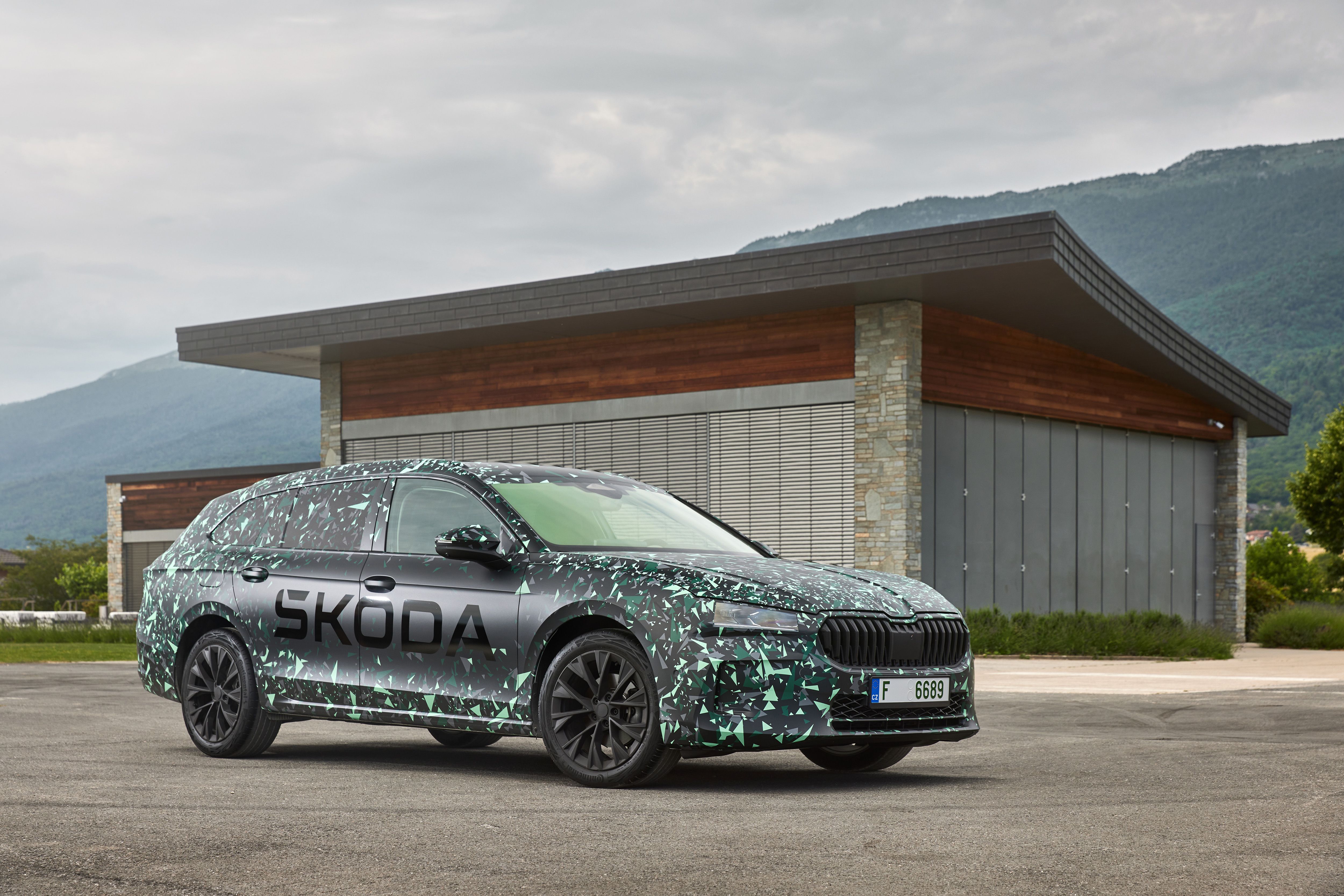 Primeras imágenes del Skoda Superb 2024