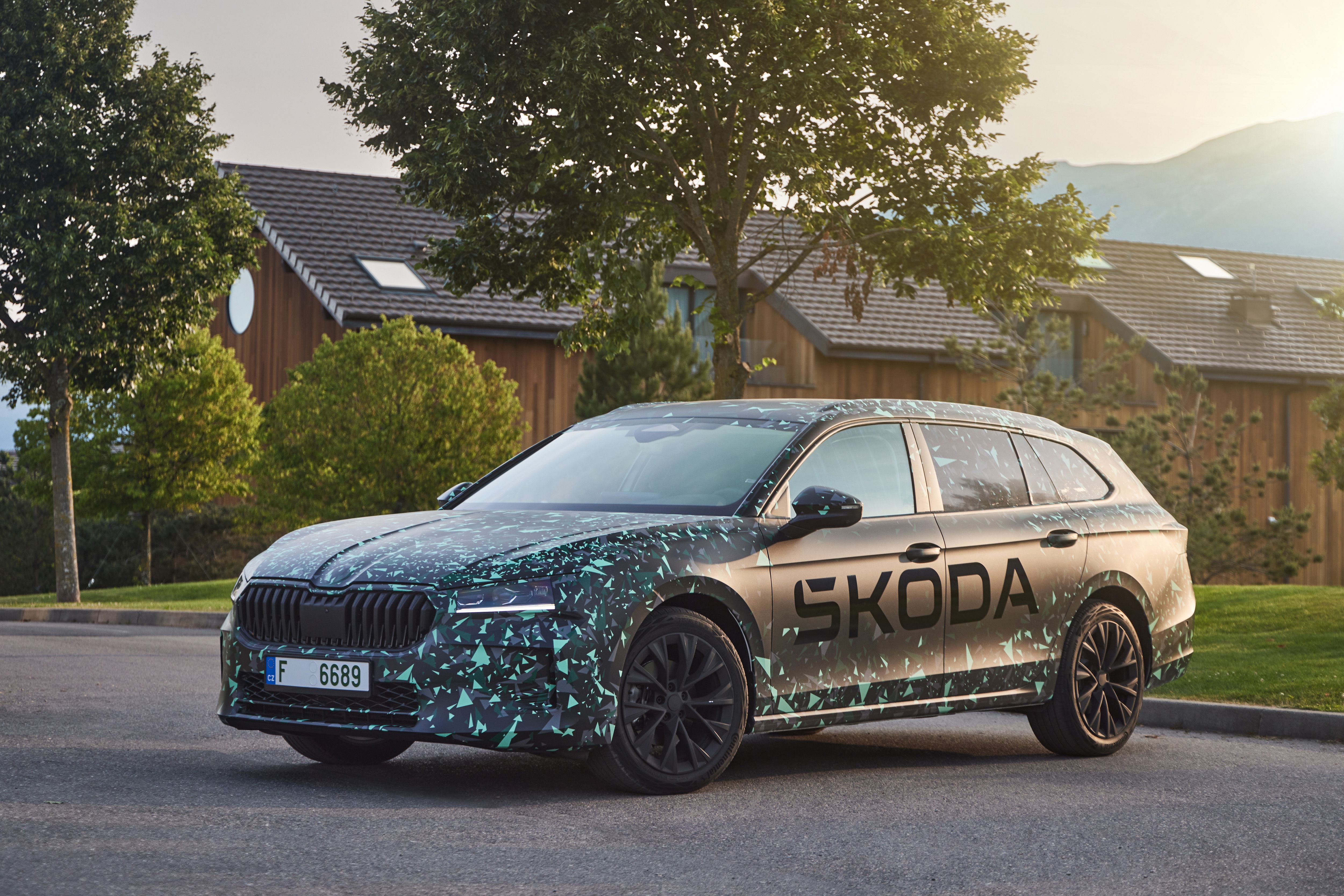 Primeras imágenes del Skoda Superb 2024