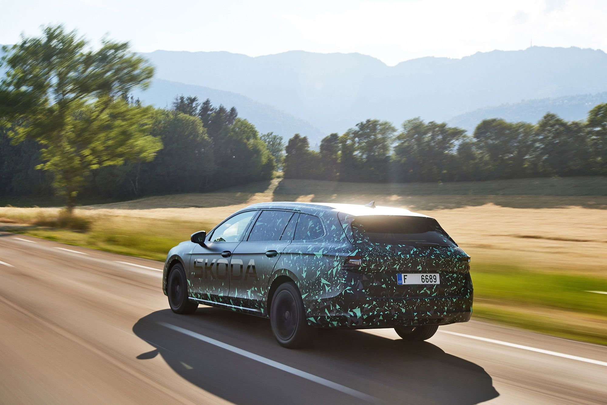 Primeras imágenes del Skoda Superb 2024