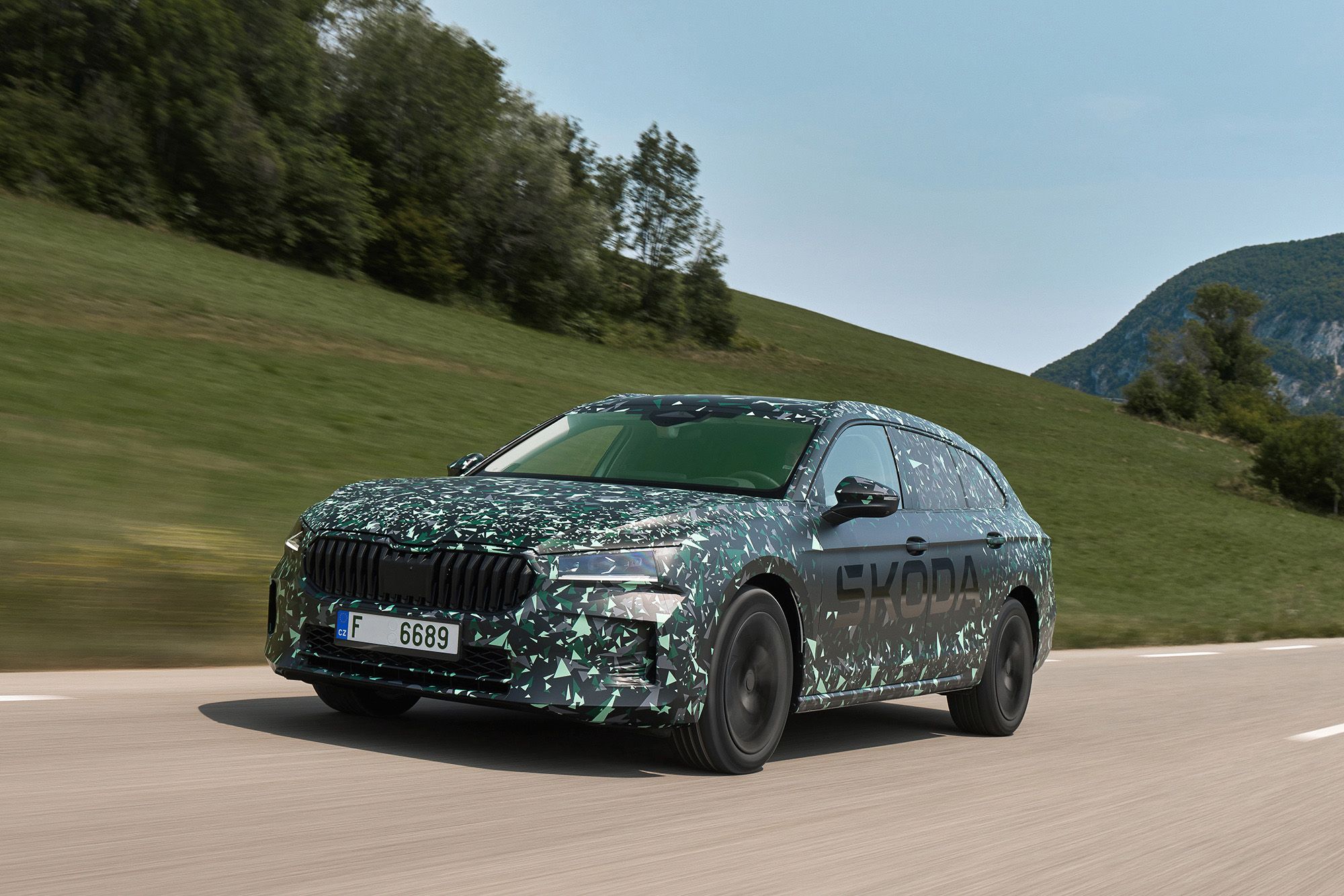 Primeras imágenes del Skoda Superb 2024