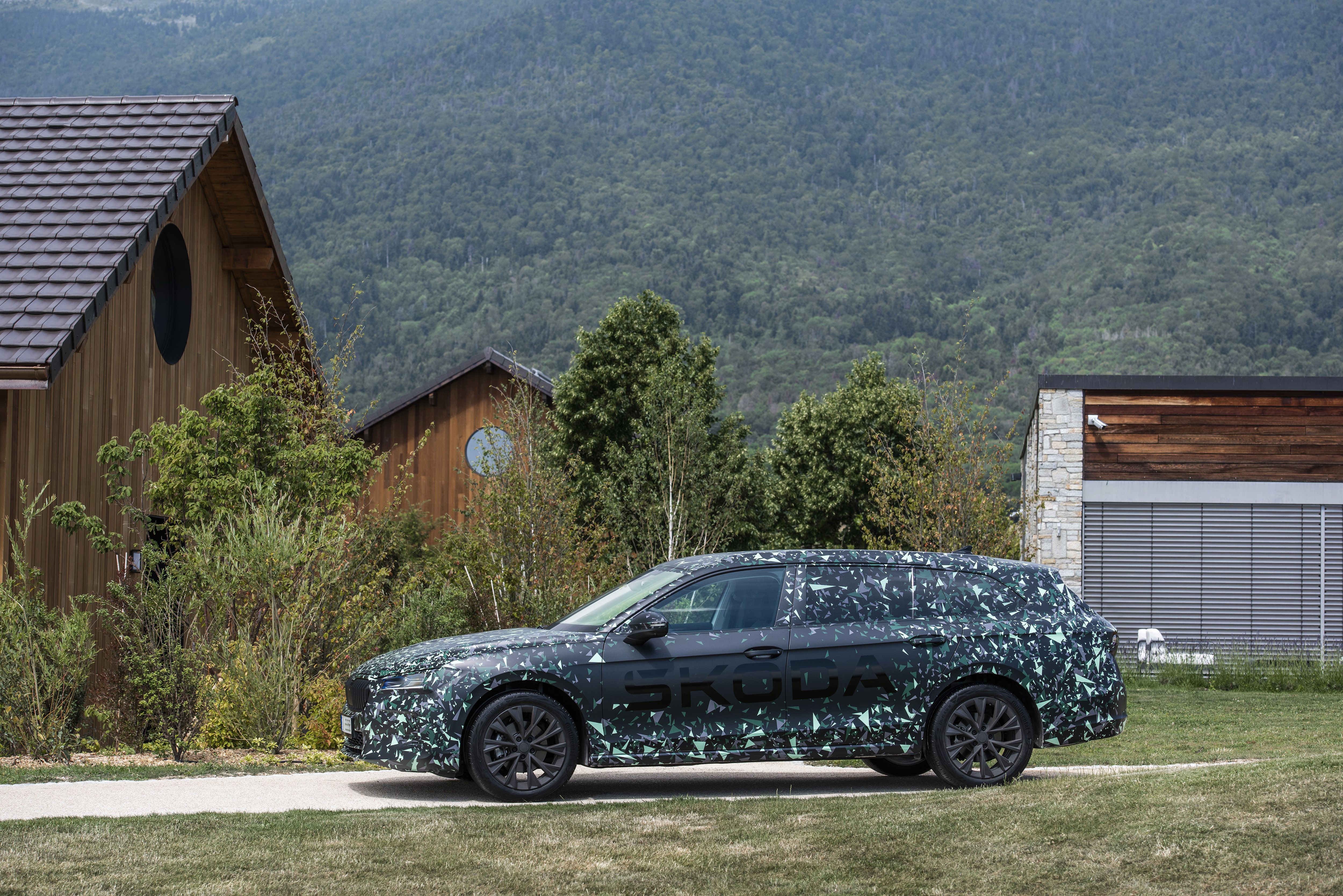 Primeras imágenes del Skoda Superb 2024