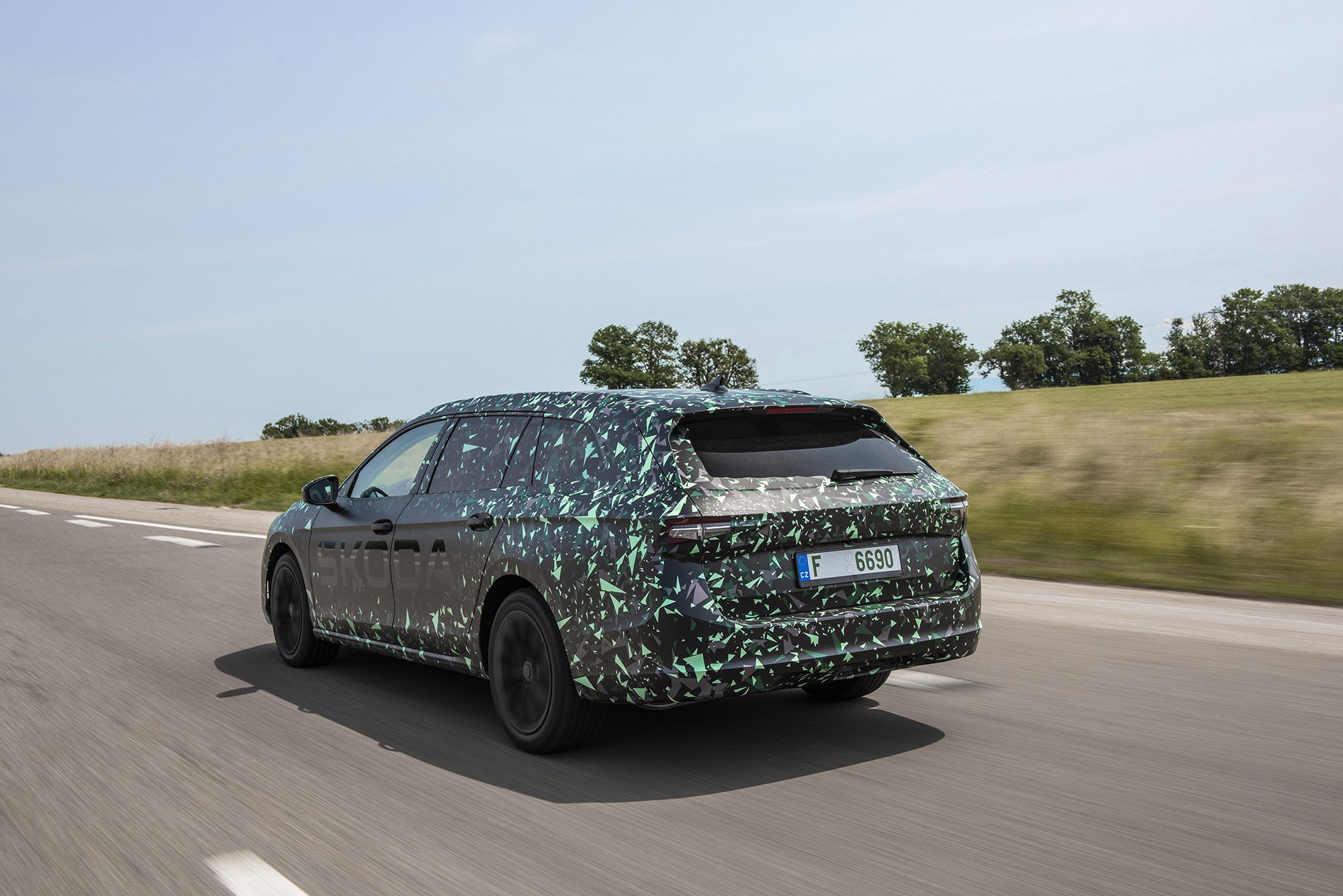 Primeras imágenes del Skoda Superb 2024