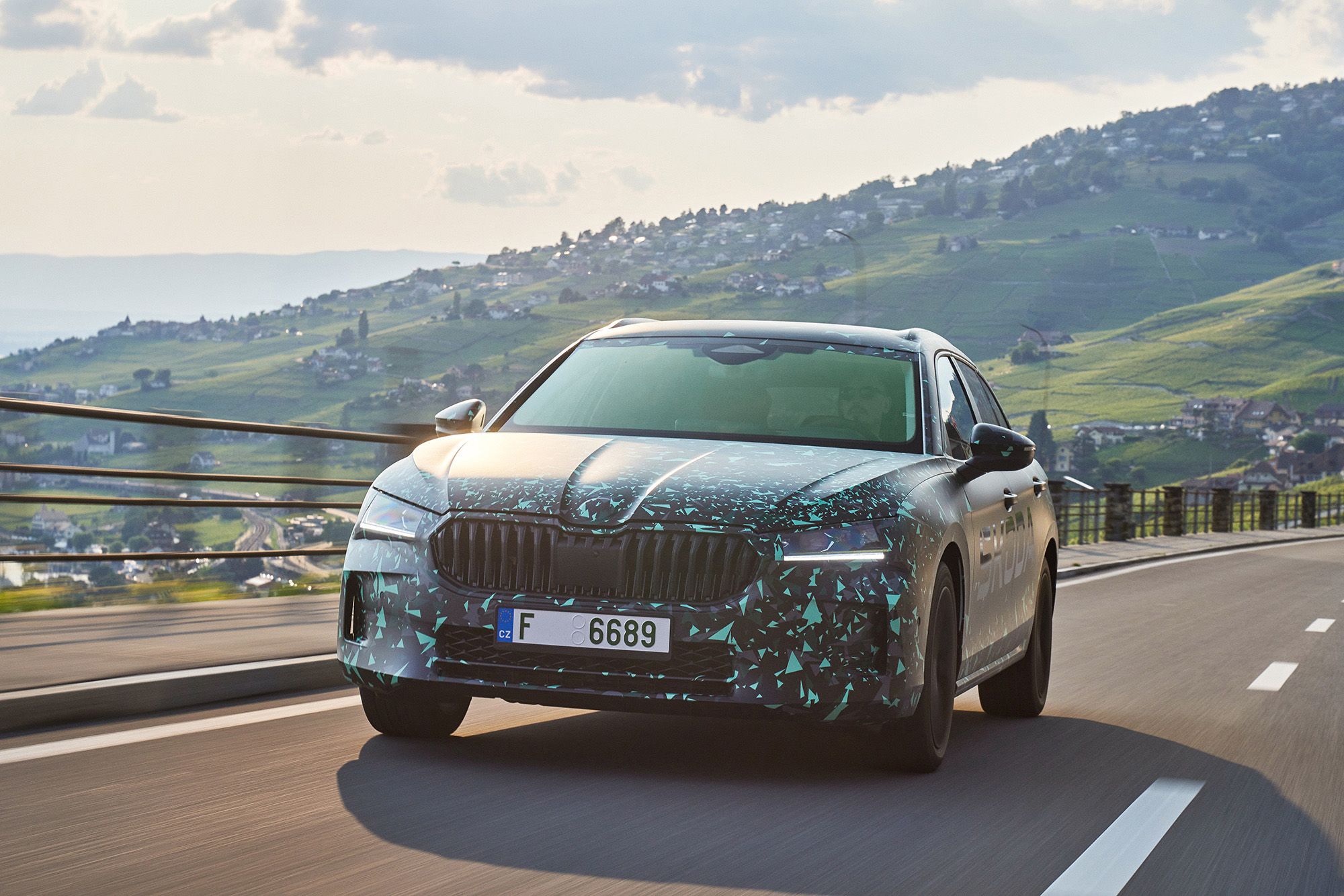 Primeras imágenes del Skoda Superb 2024