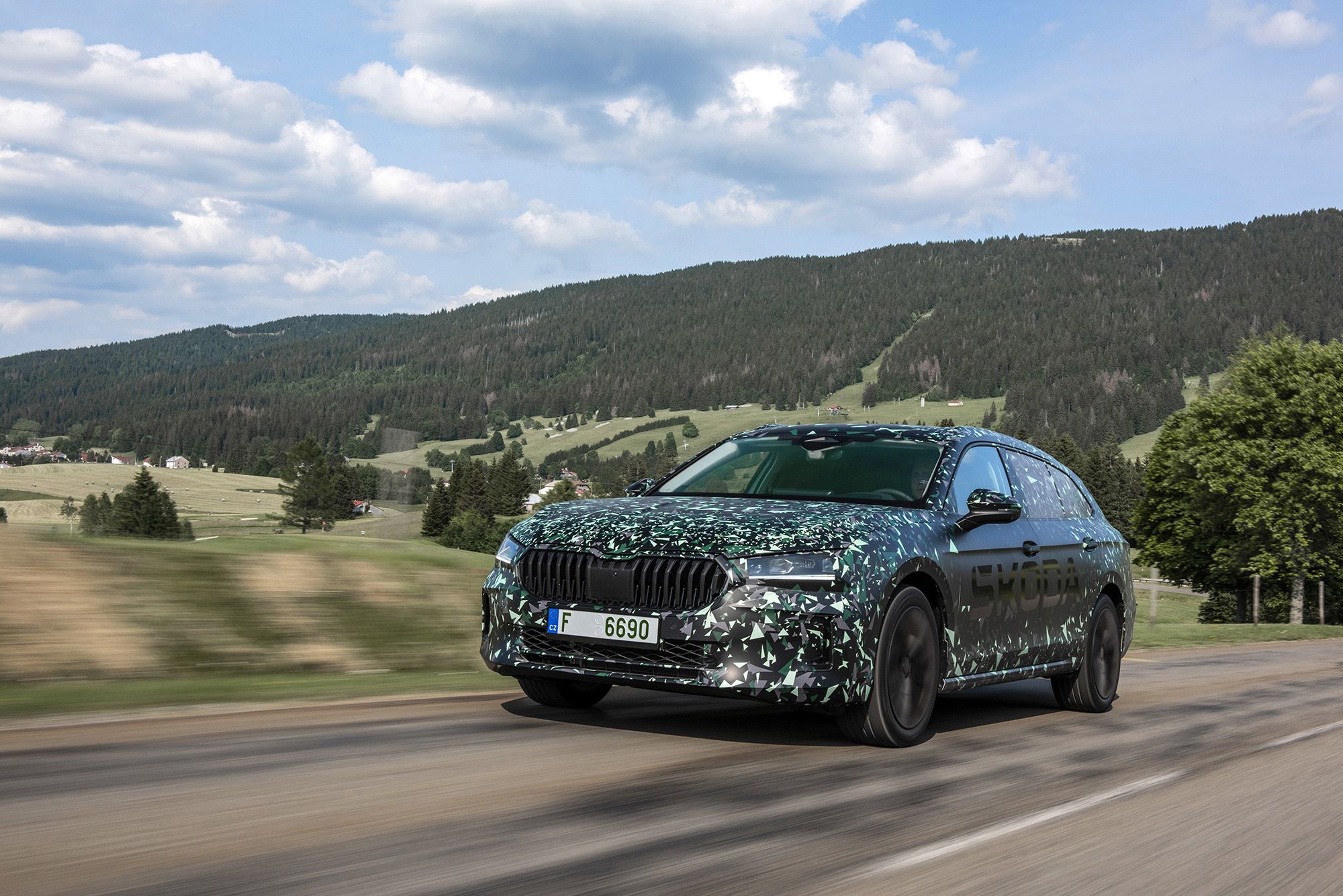 Primeras imágenes del Skoda Superb 2024