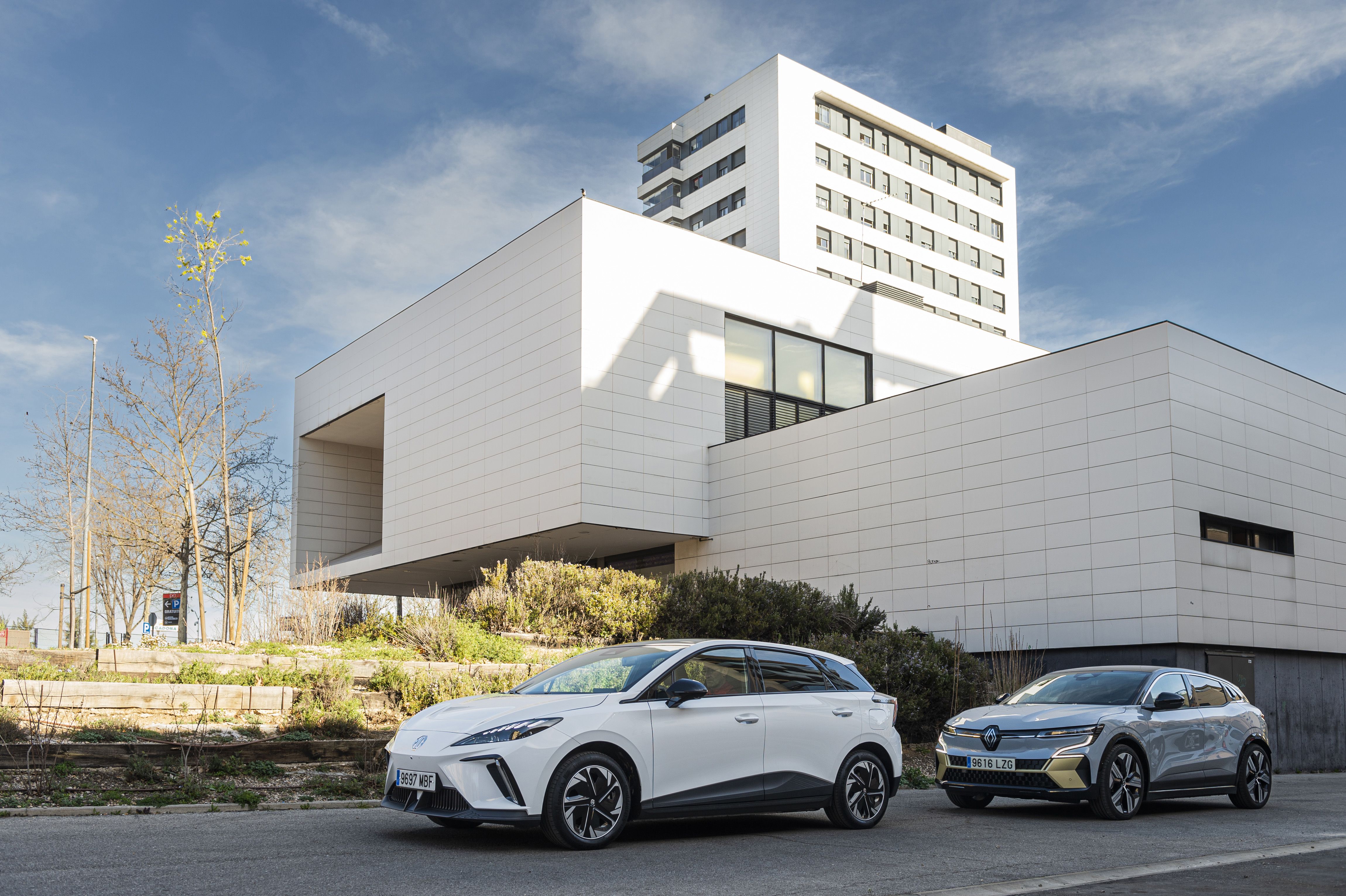 Renault Mégane E-Tech vs MG 4 Electric