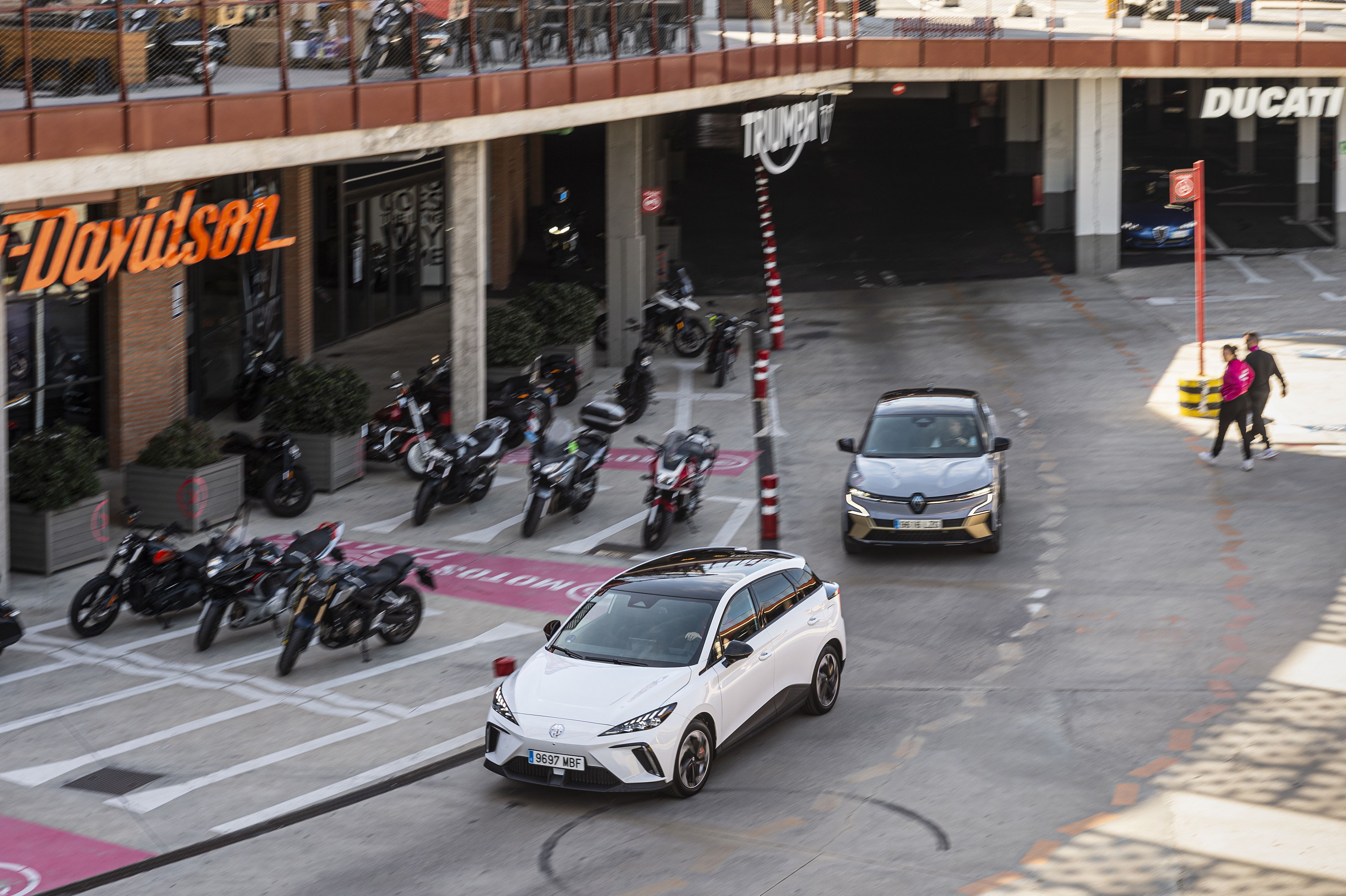 Renault Mégane E-Tech vs MG 4 Electric
