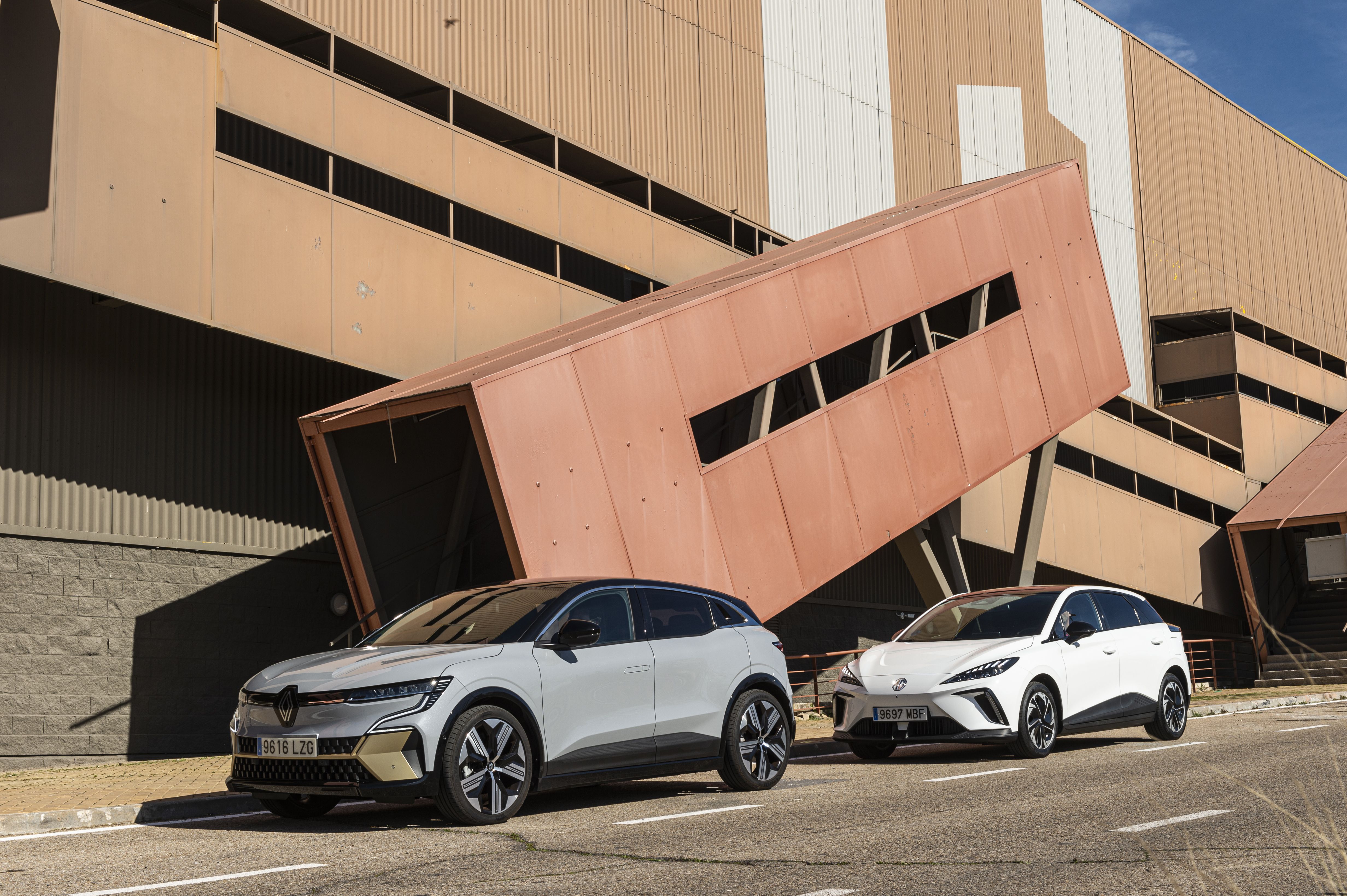 Renault Mégane E-Tech vs MG 4 Electric