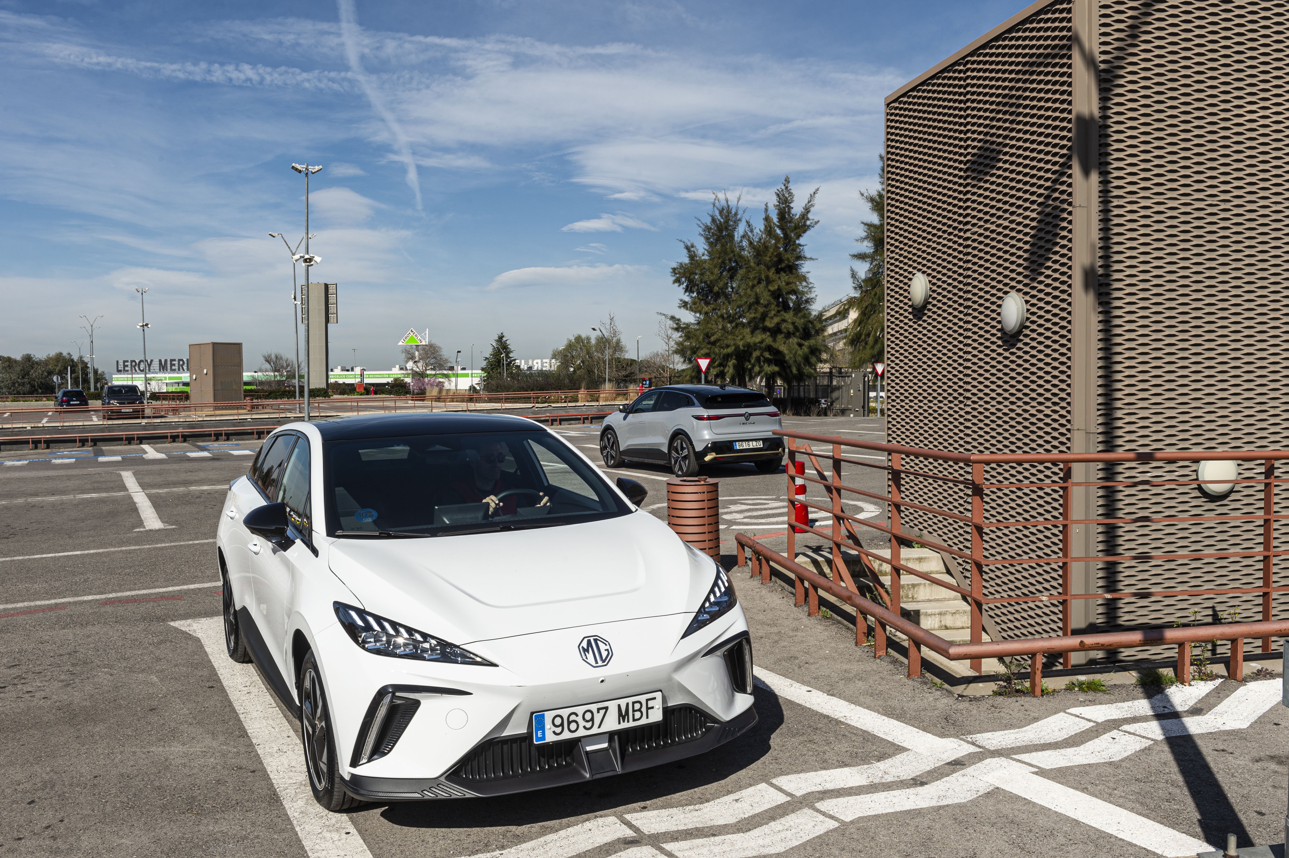 Renault Mégane E-Tech vs MG 4 Electric