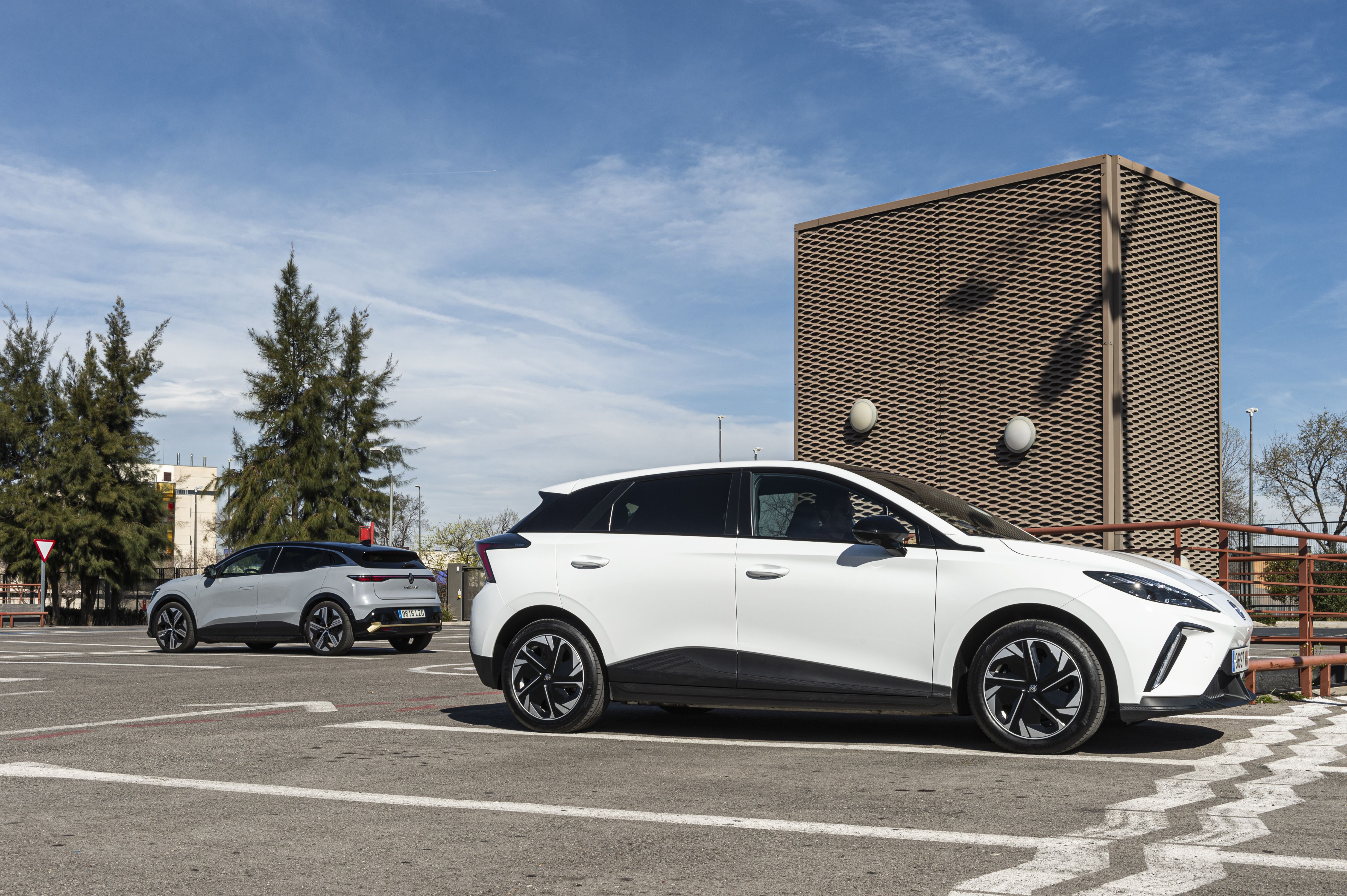 Renault Mégane E-Tech vs MG 4 Electric